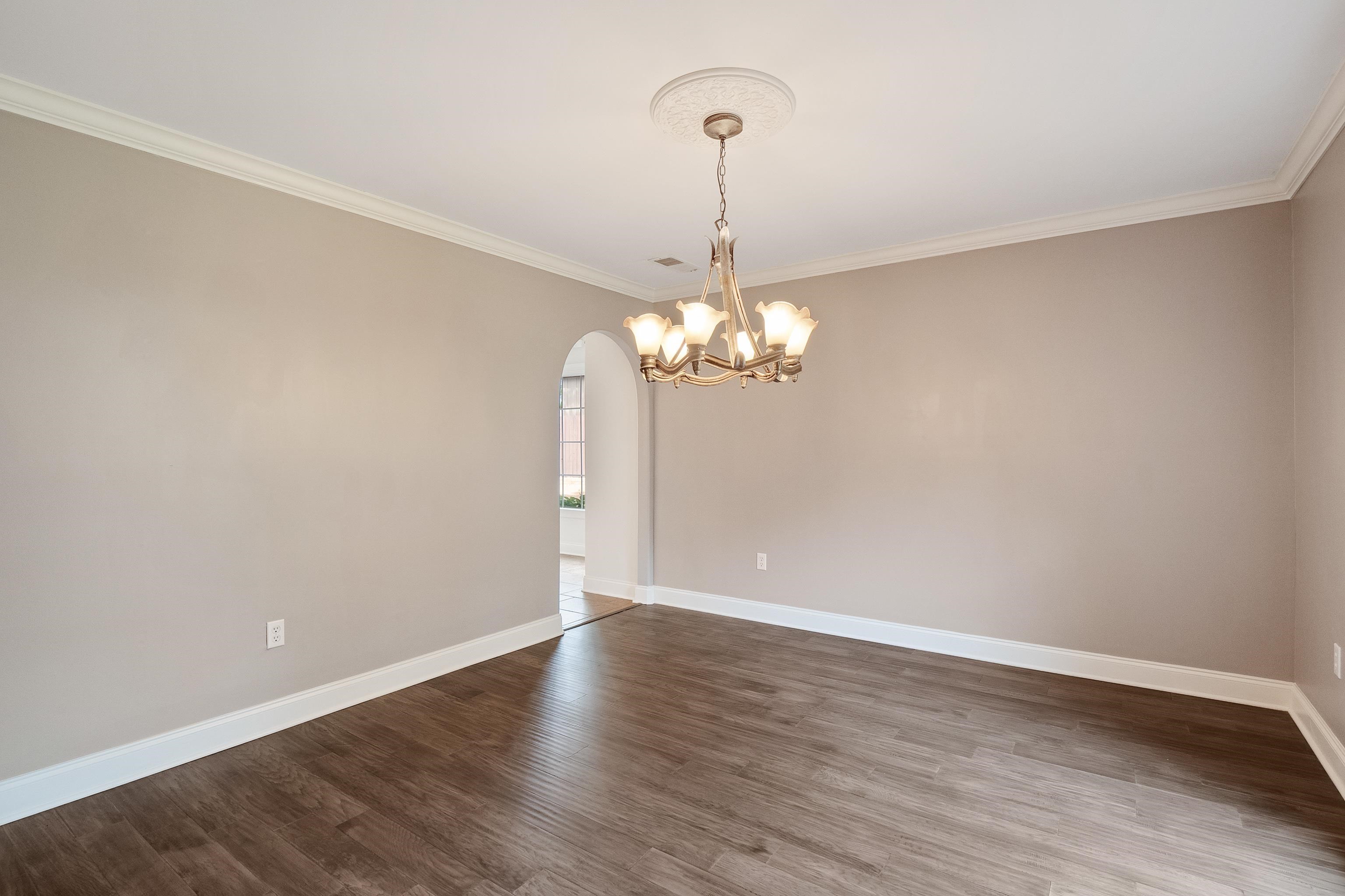 2425 DOGWOOD TRAIL DR