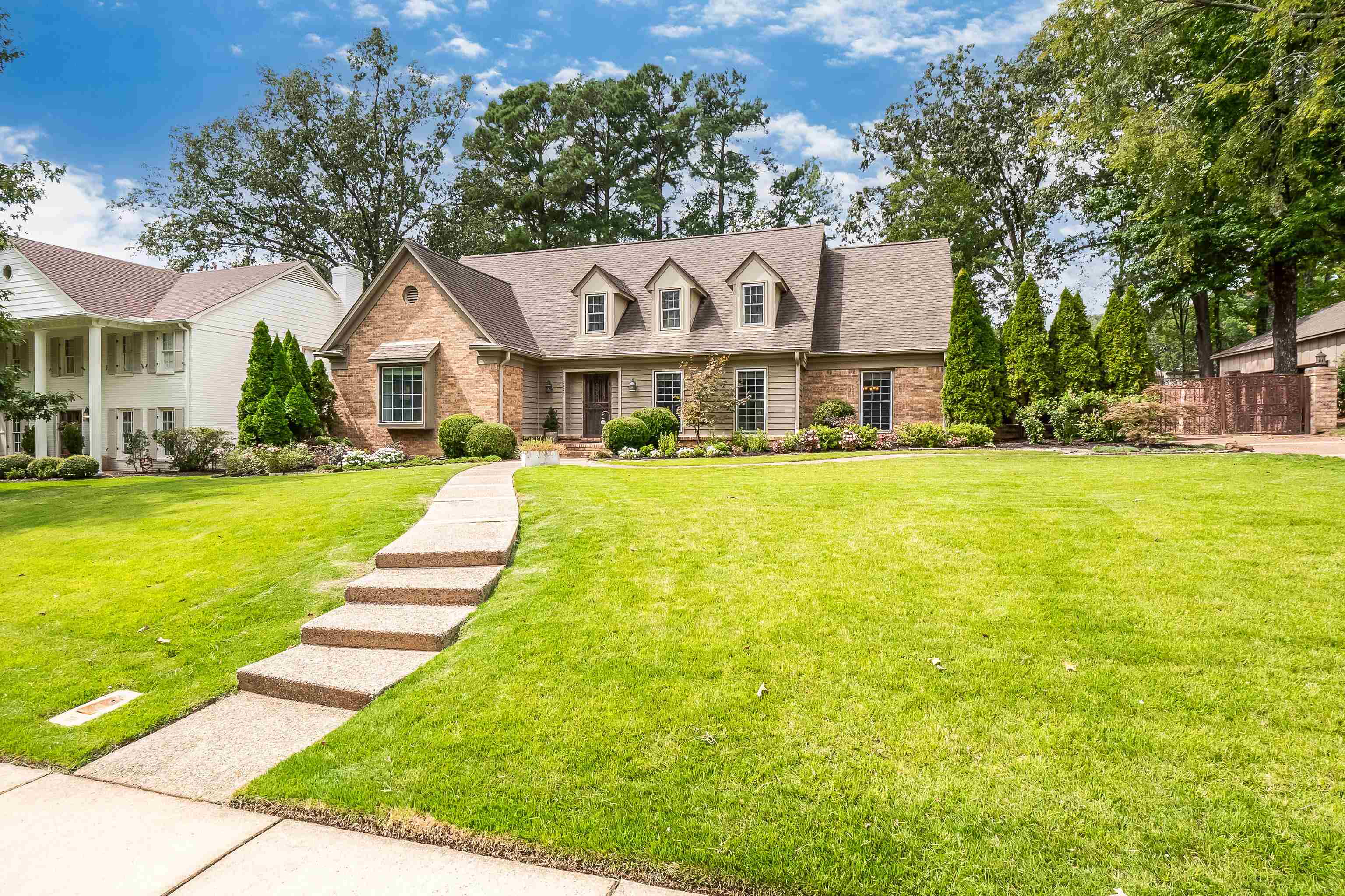 2425 DOGWOOD TRAIL DR