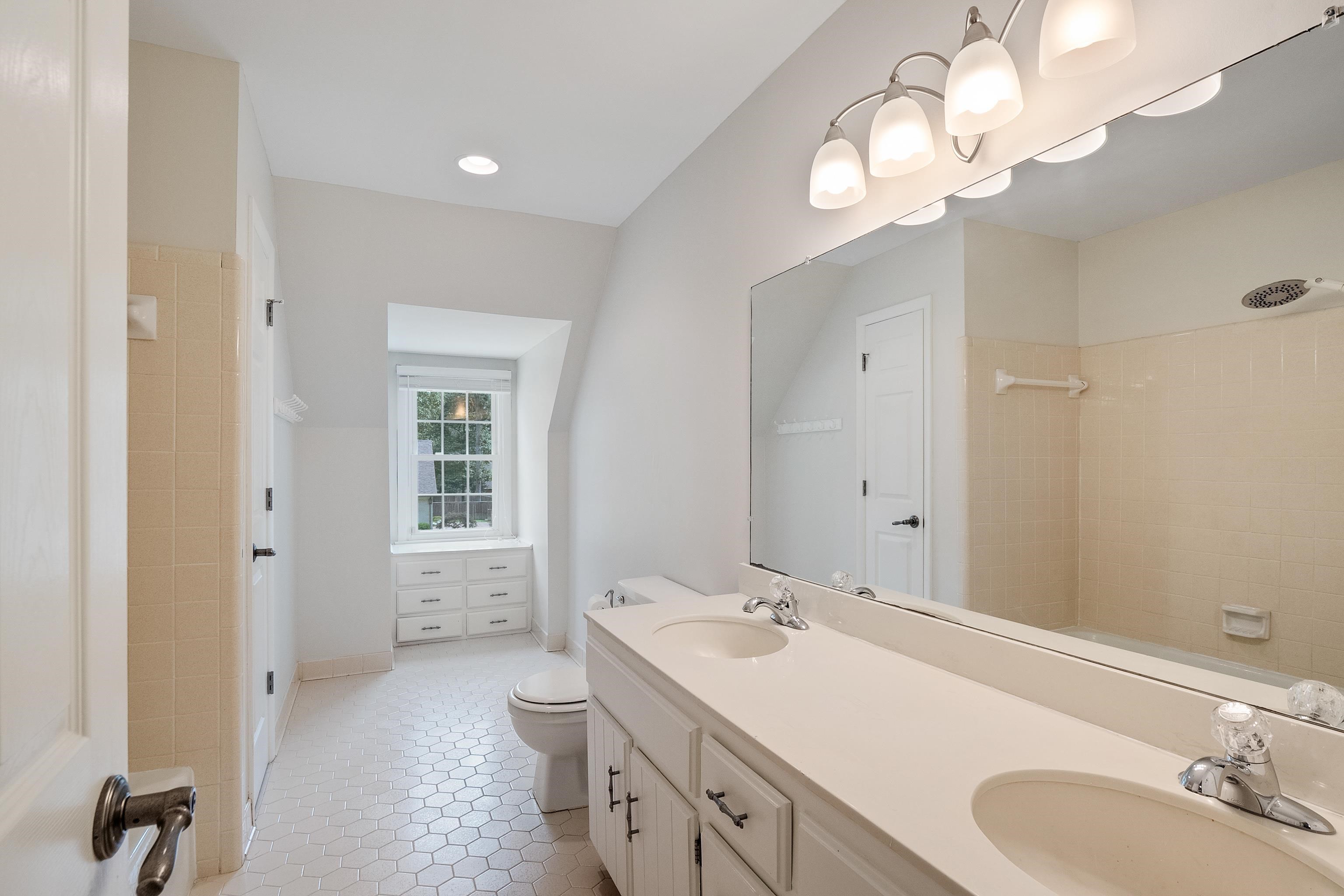 2425 DOGWOOD TRAIL DR