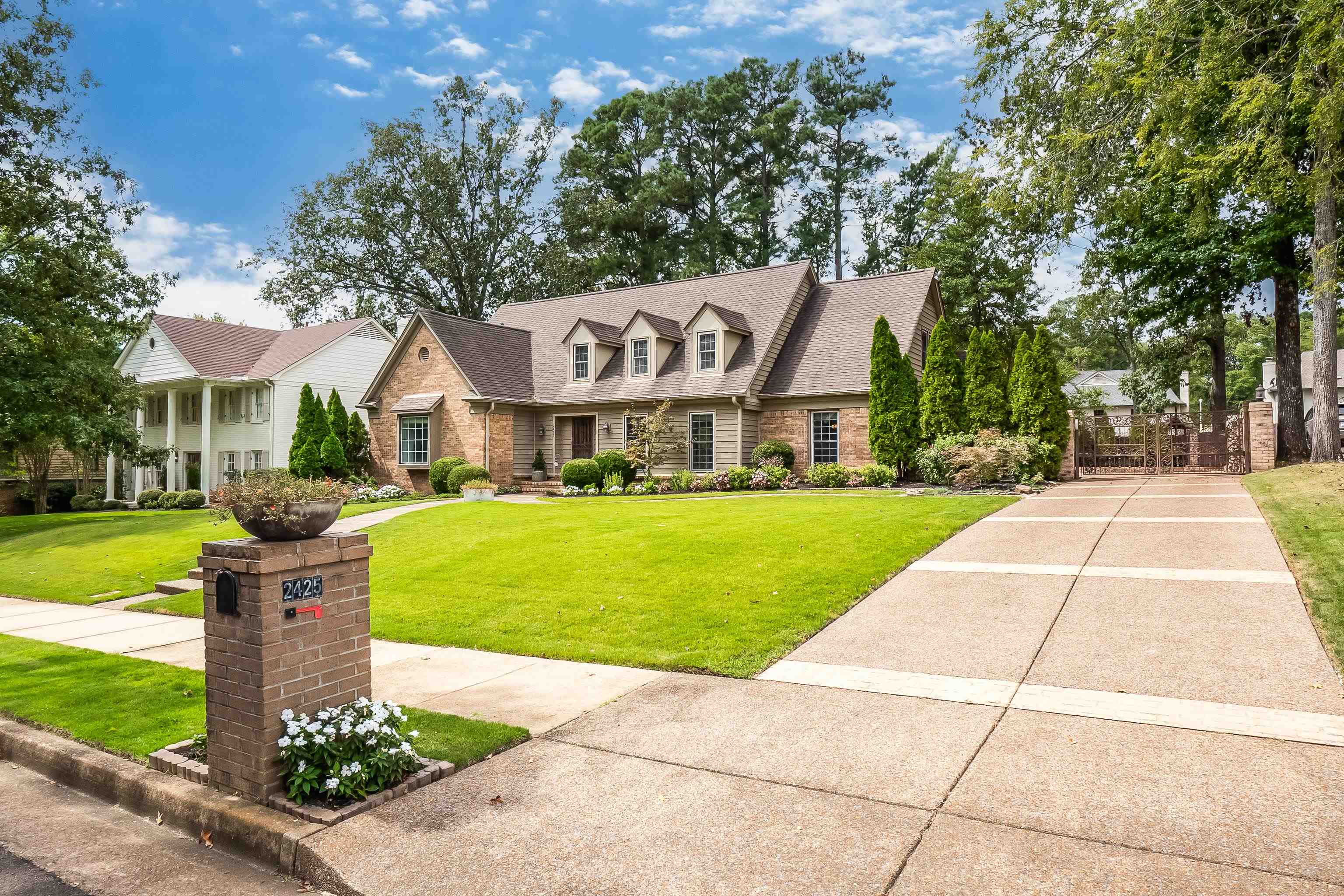 2425 DOGWOOD TRAIL DR