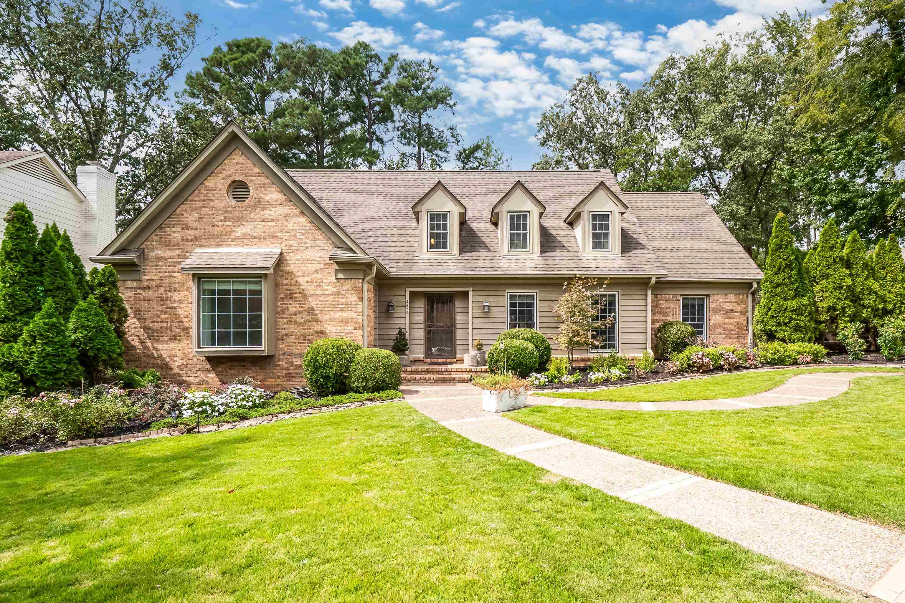 2425 DOGWOOD TRAIL DR