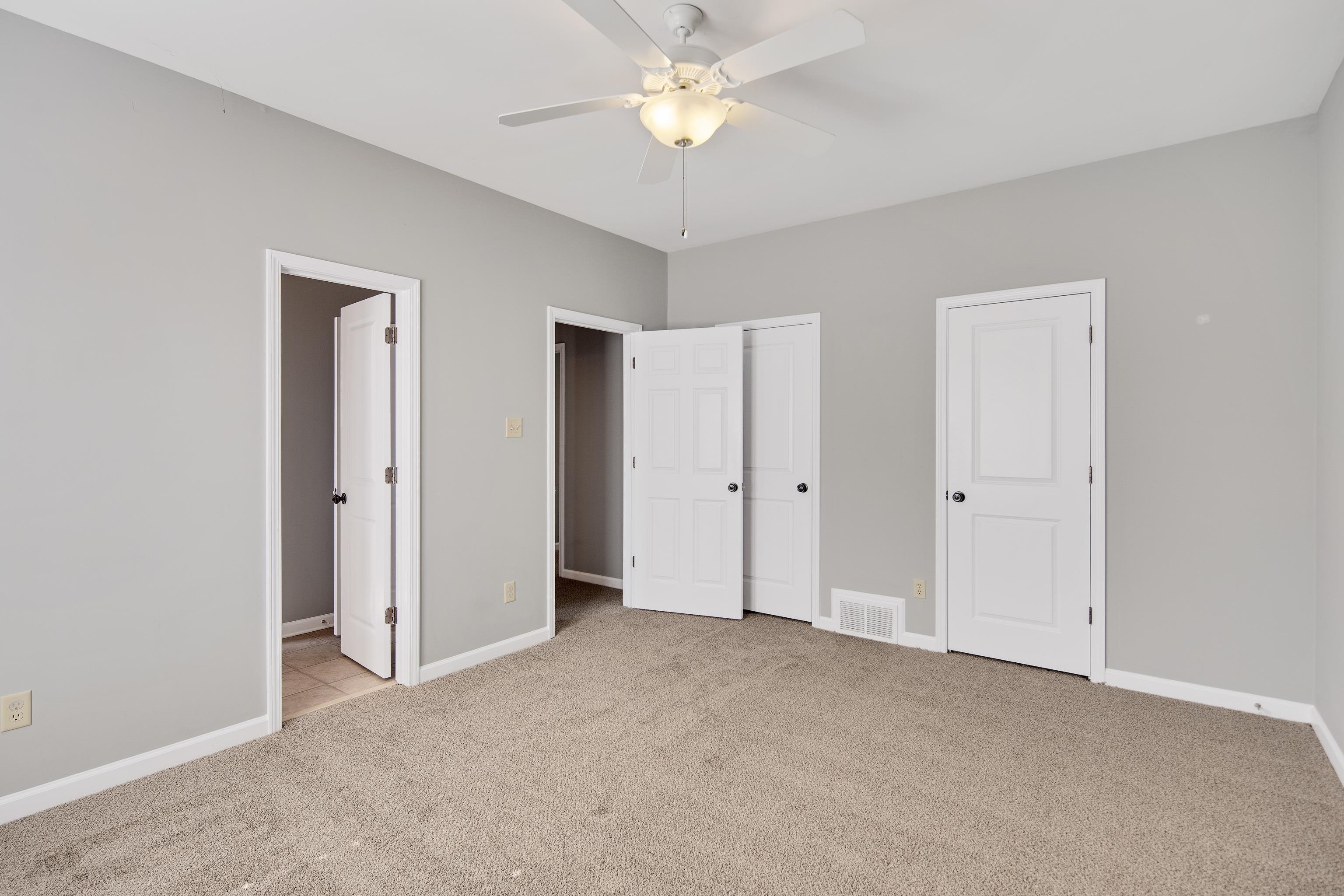 1903 E LAUREL HOLLOW LN