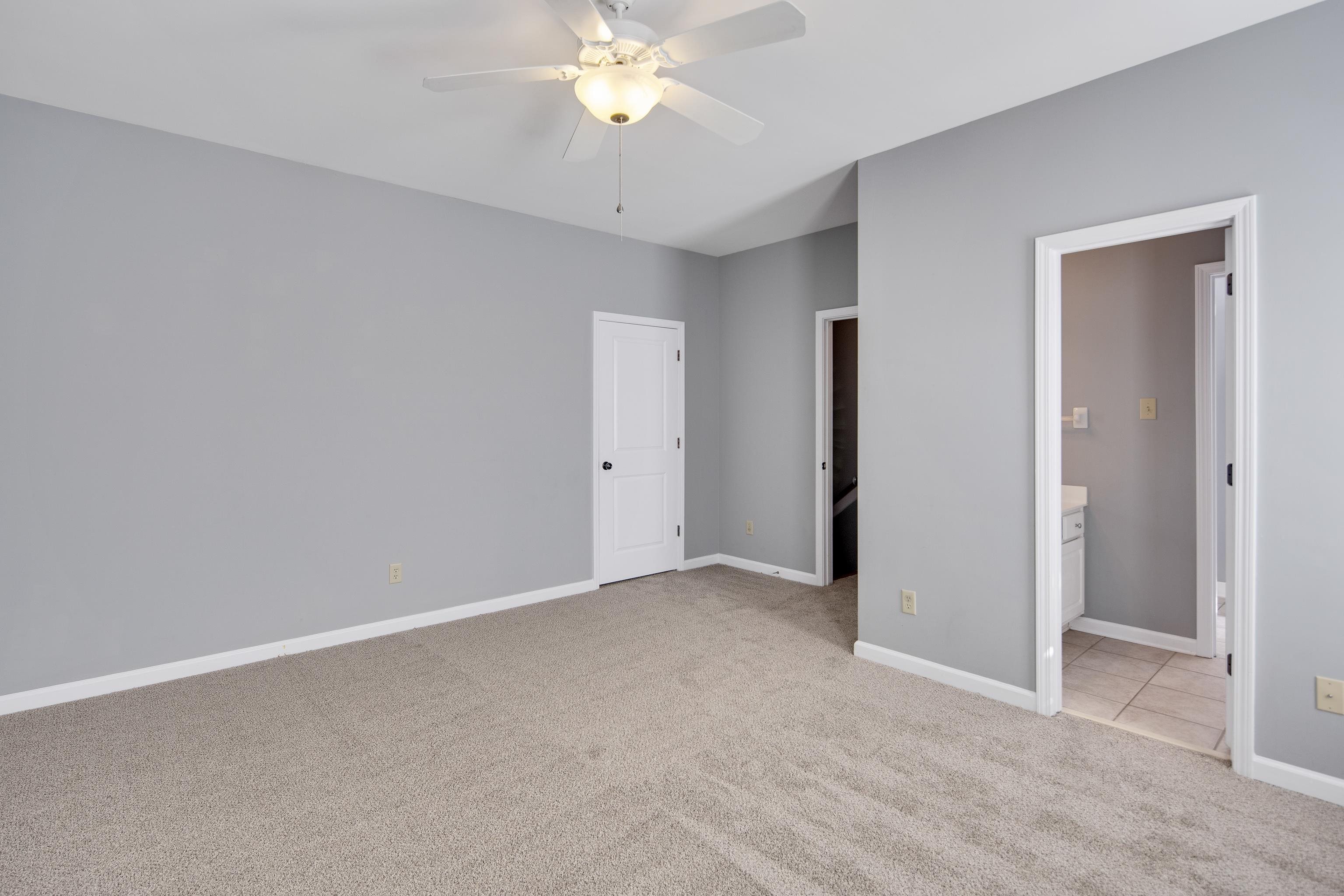 1903 E LAUREL HOLLOW LN