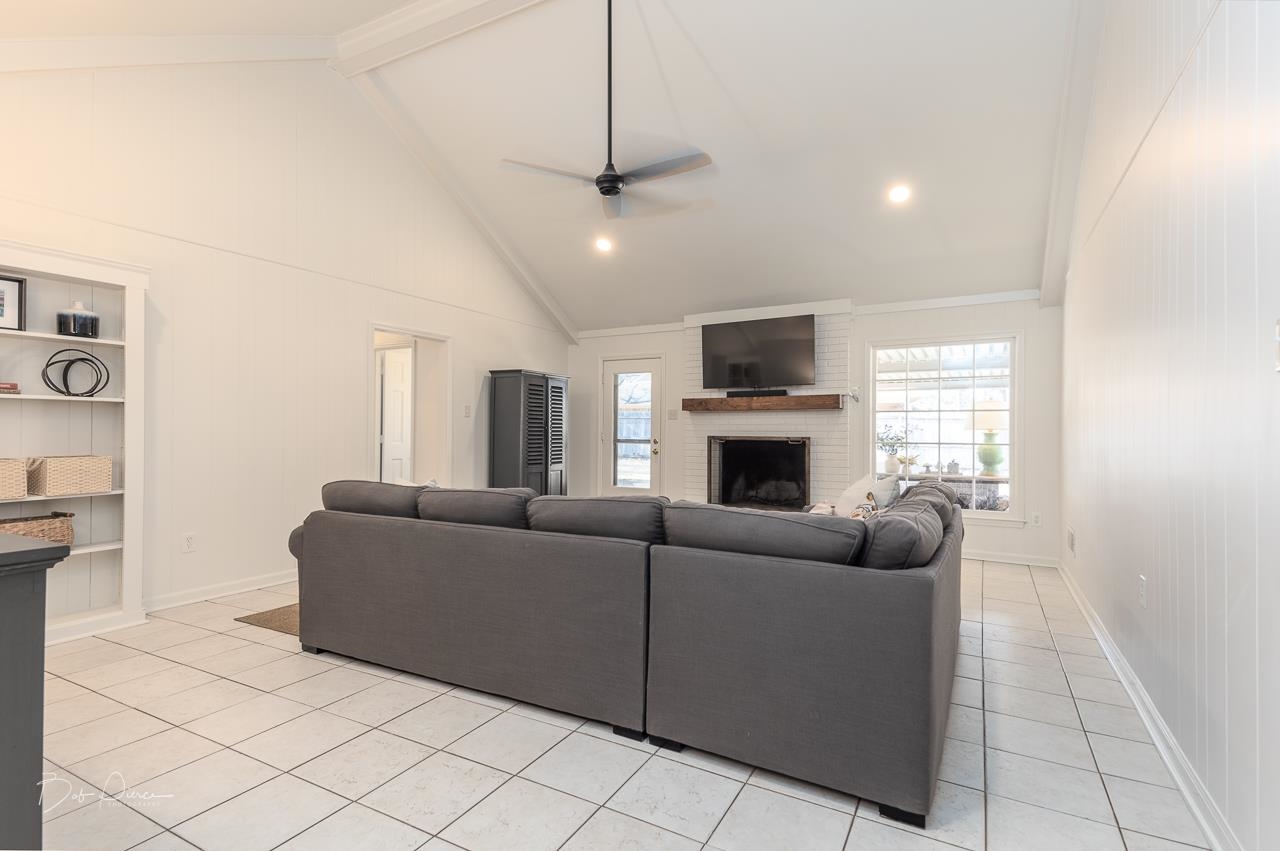 1769 LINDELL CV