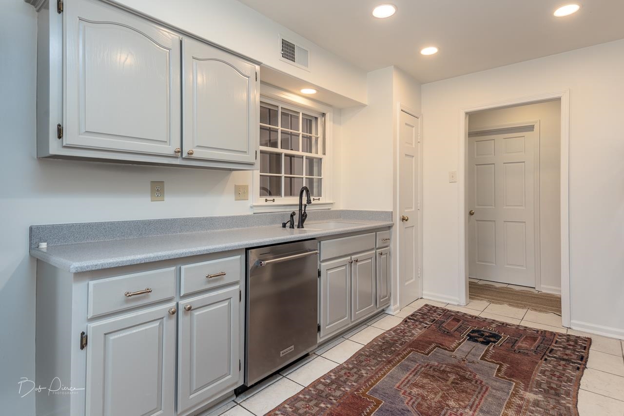 1769 LINDELL CV