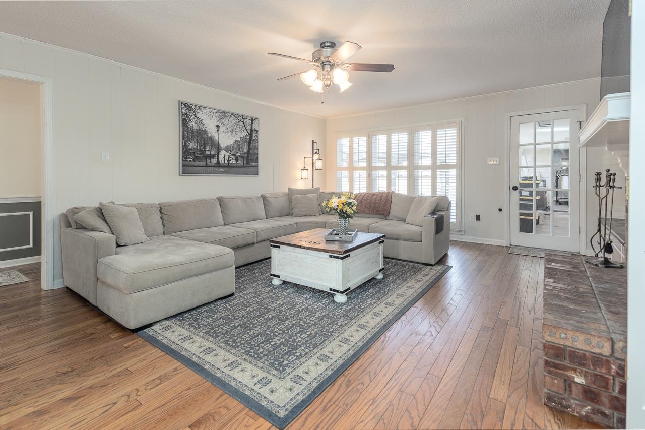 8038 GORINGWOOD LN