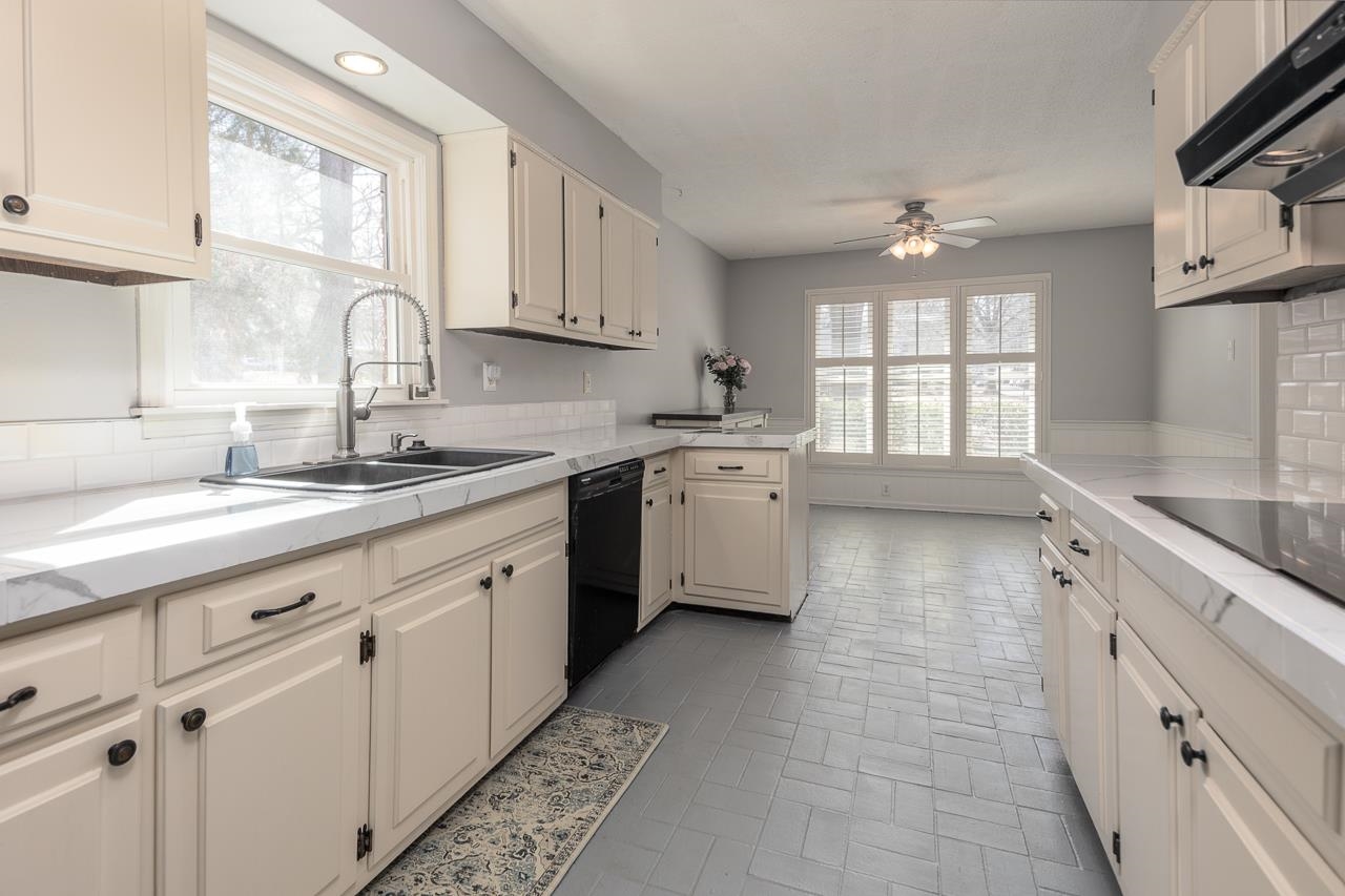 8038 GORINGWOOD LN