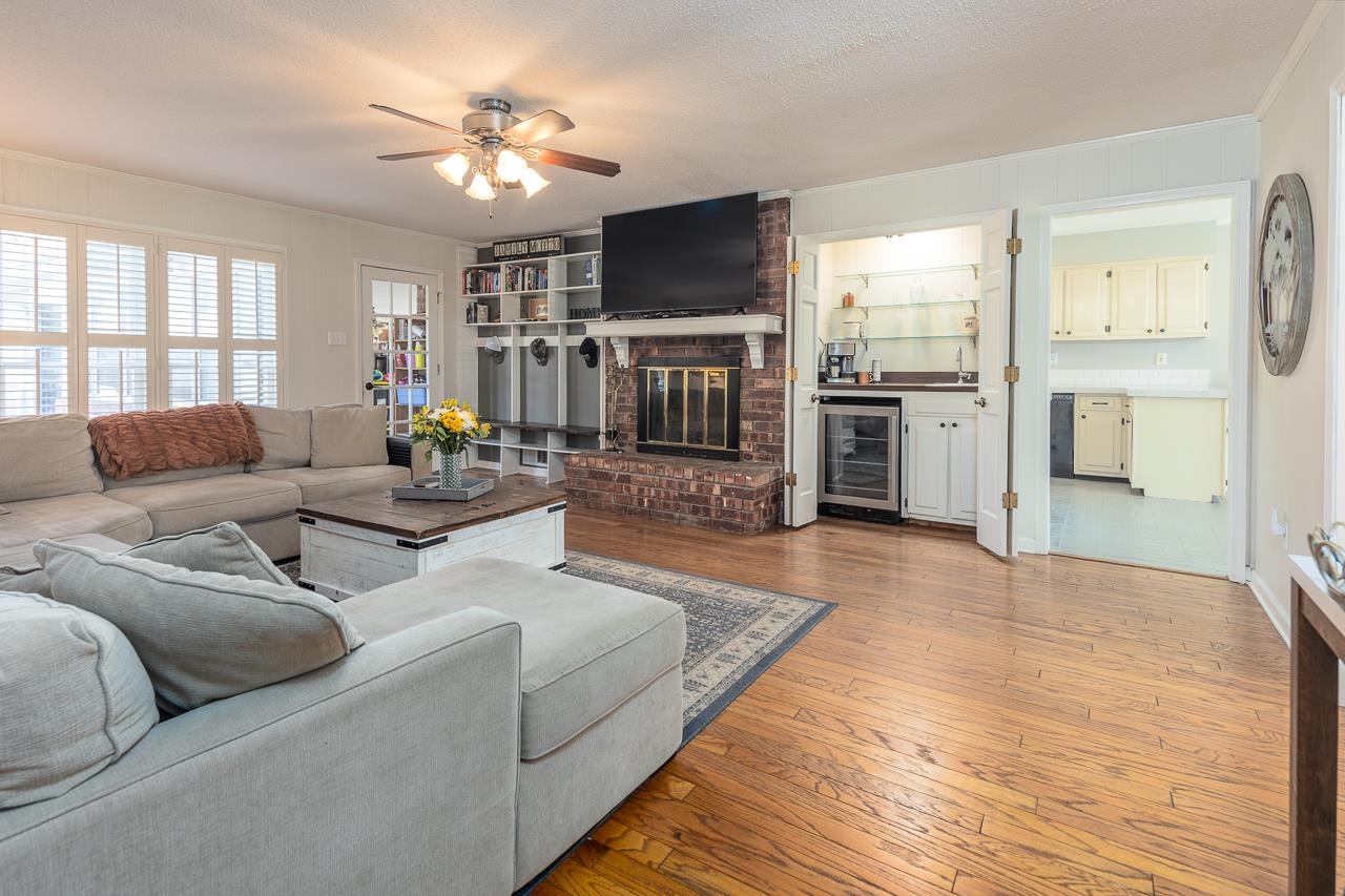 8038 GORINGWOOD LN