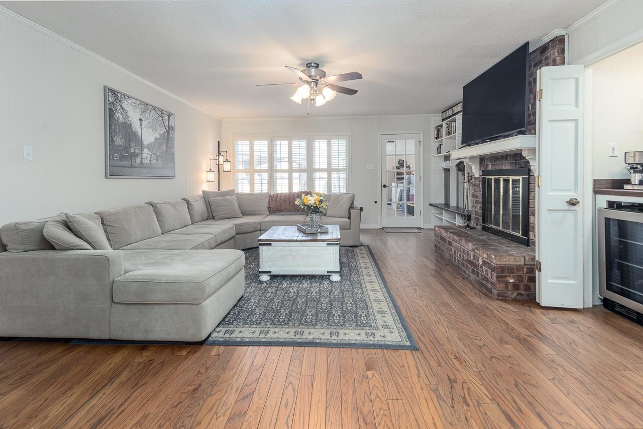 8038 GORINGWOOD LN