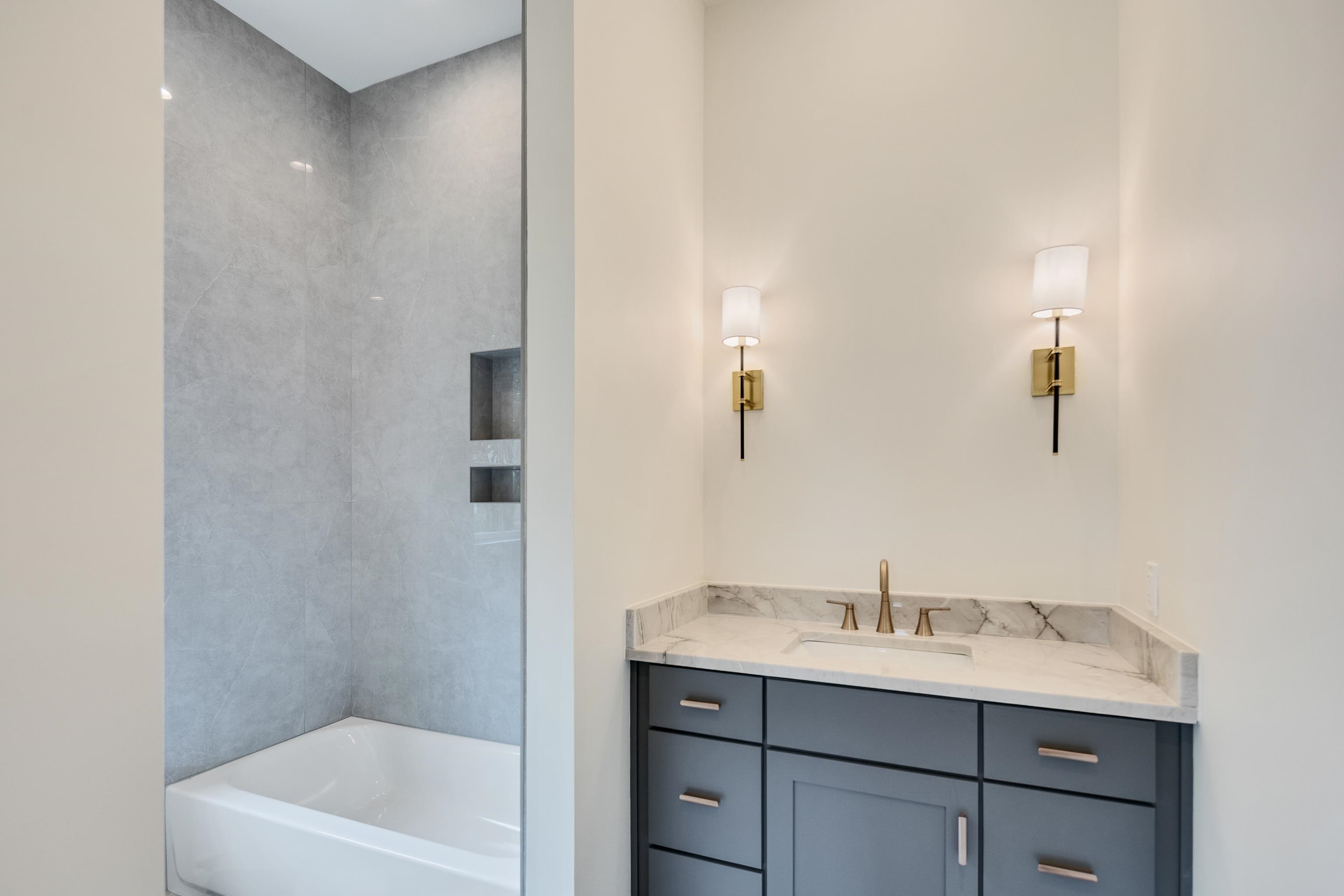 7195 MCVAY MANOR CV