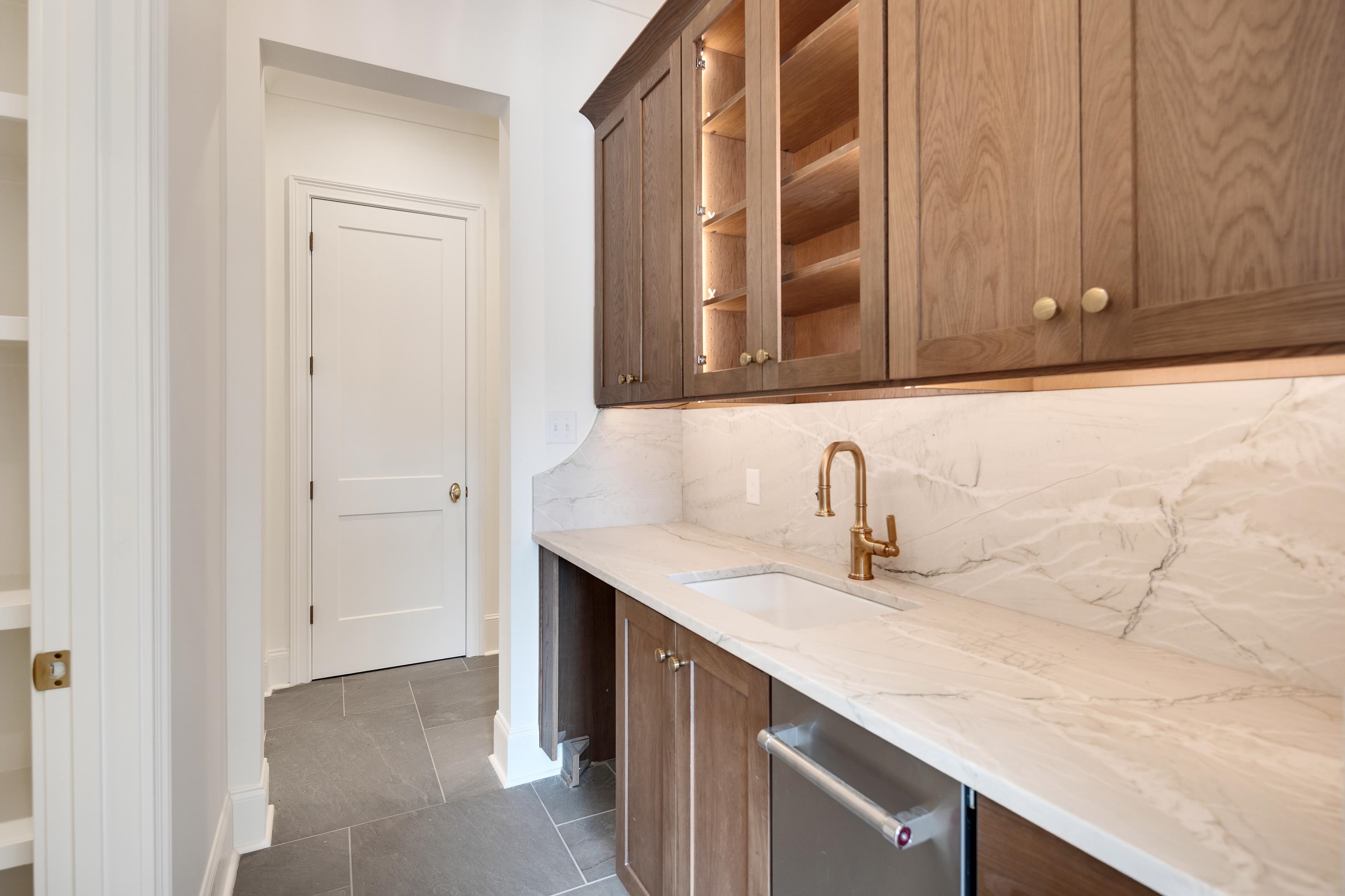 7195 MCVAY MANOR CV