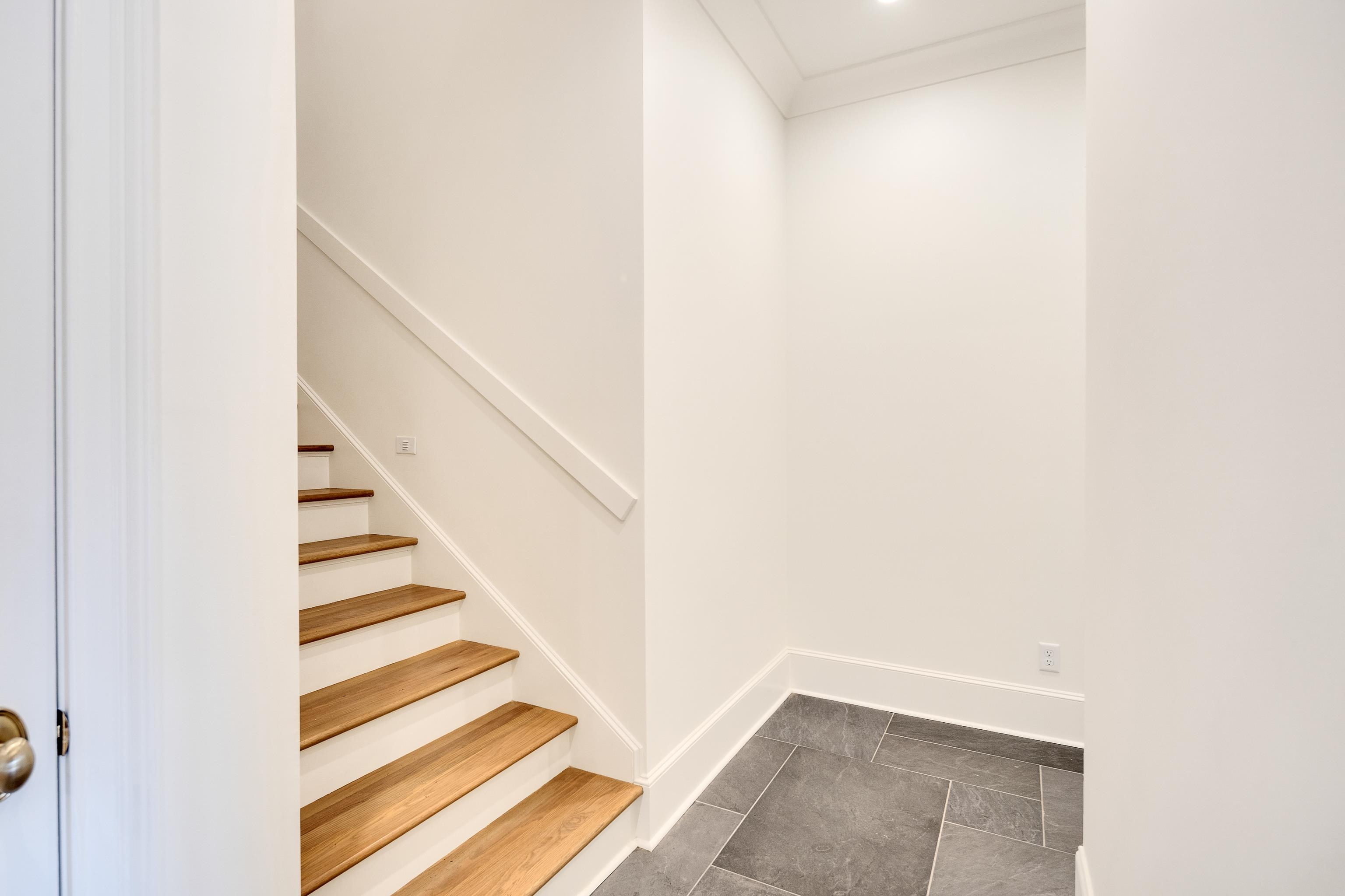 7195 MCVAY MANOR CV