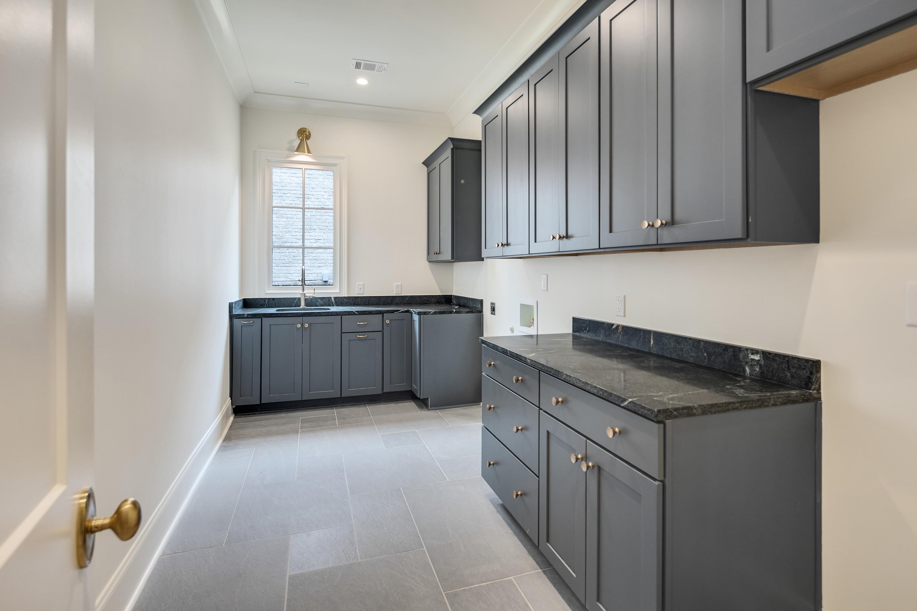 7195 MCVAY MANOR CV