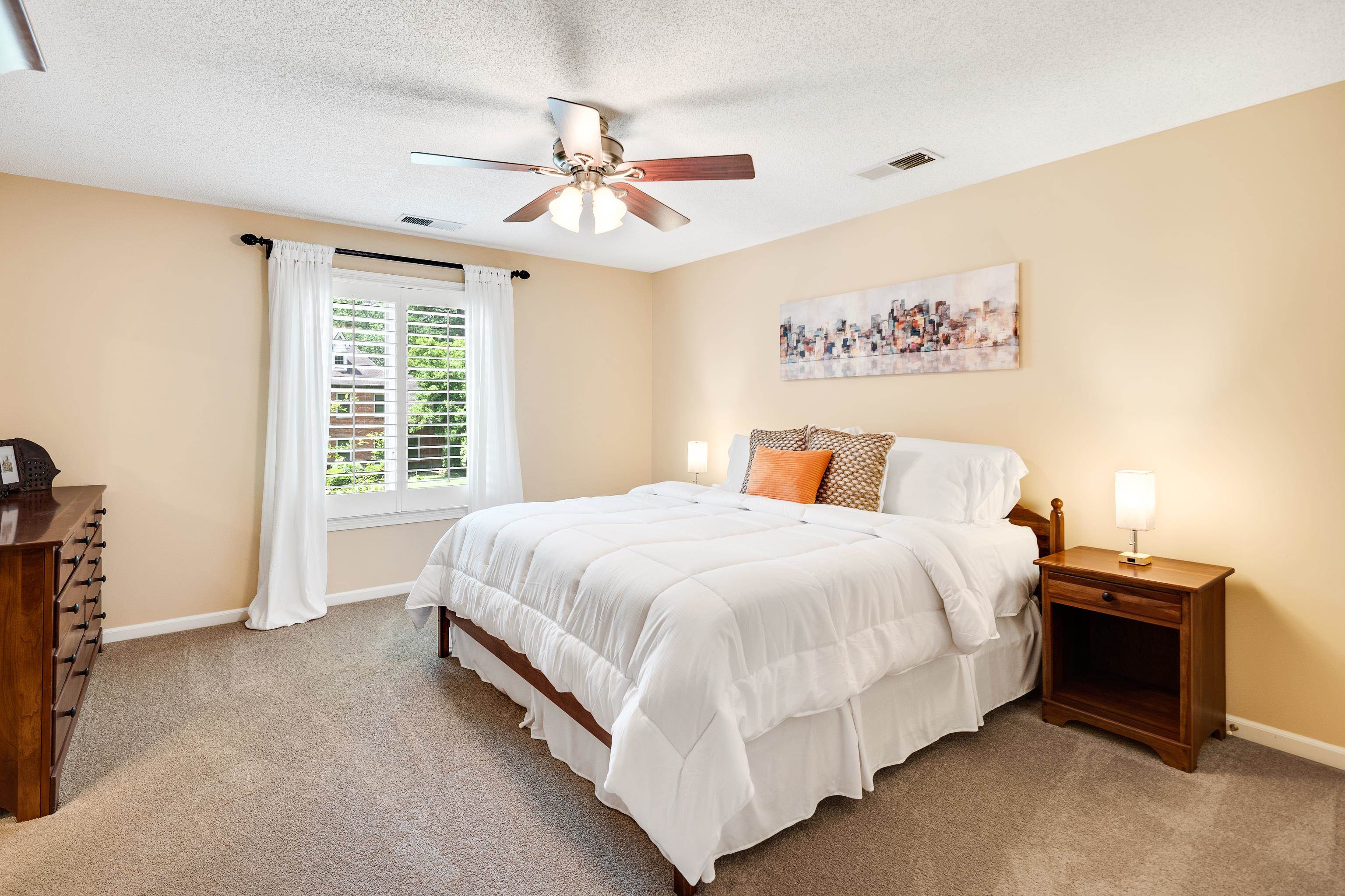 8494 WOODLANE DR