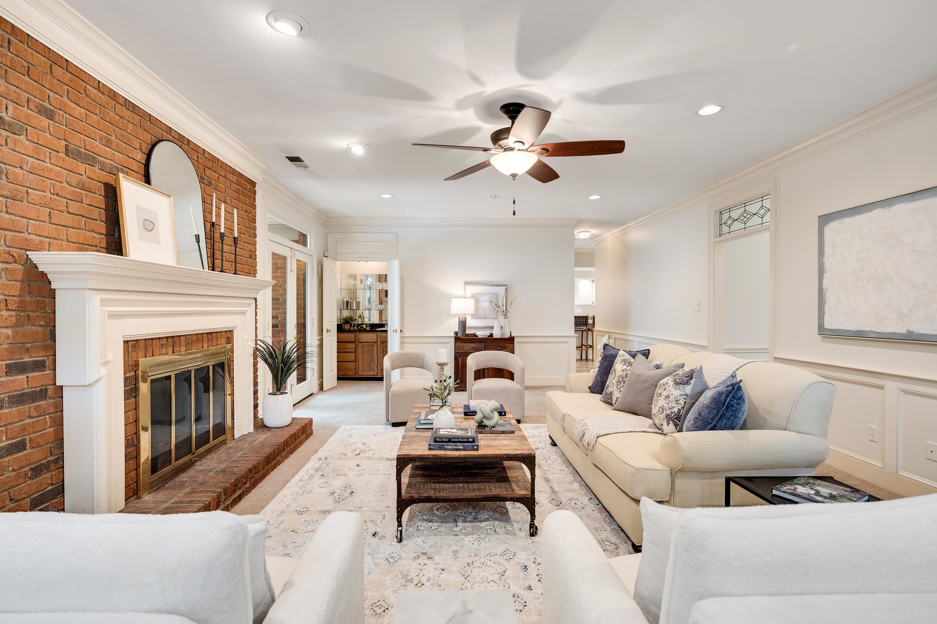 8494 WOODLANE DR