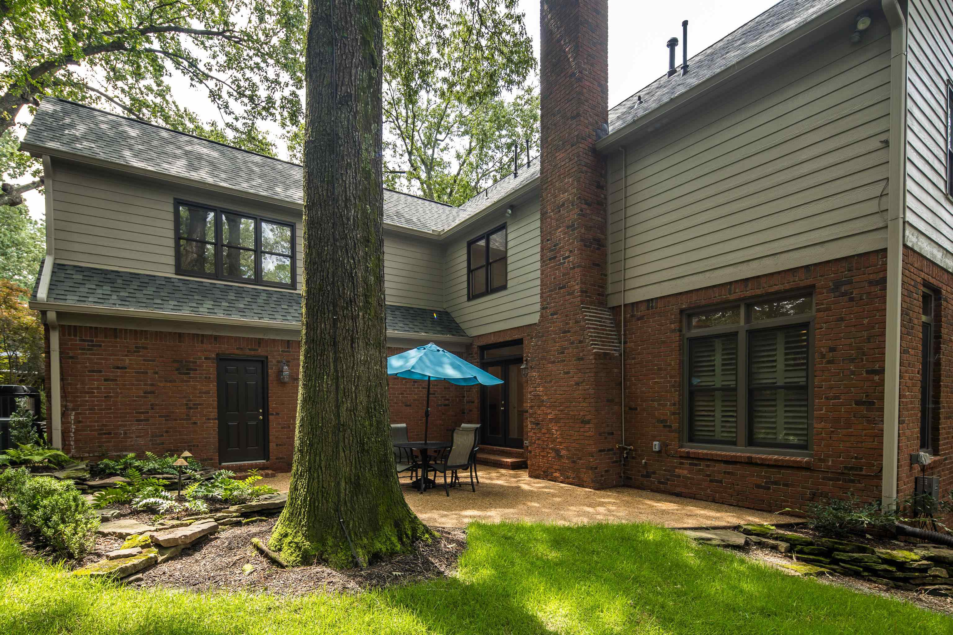 8494 WOODLANE DR