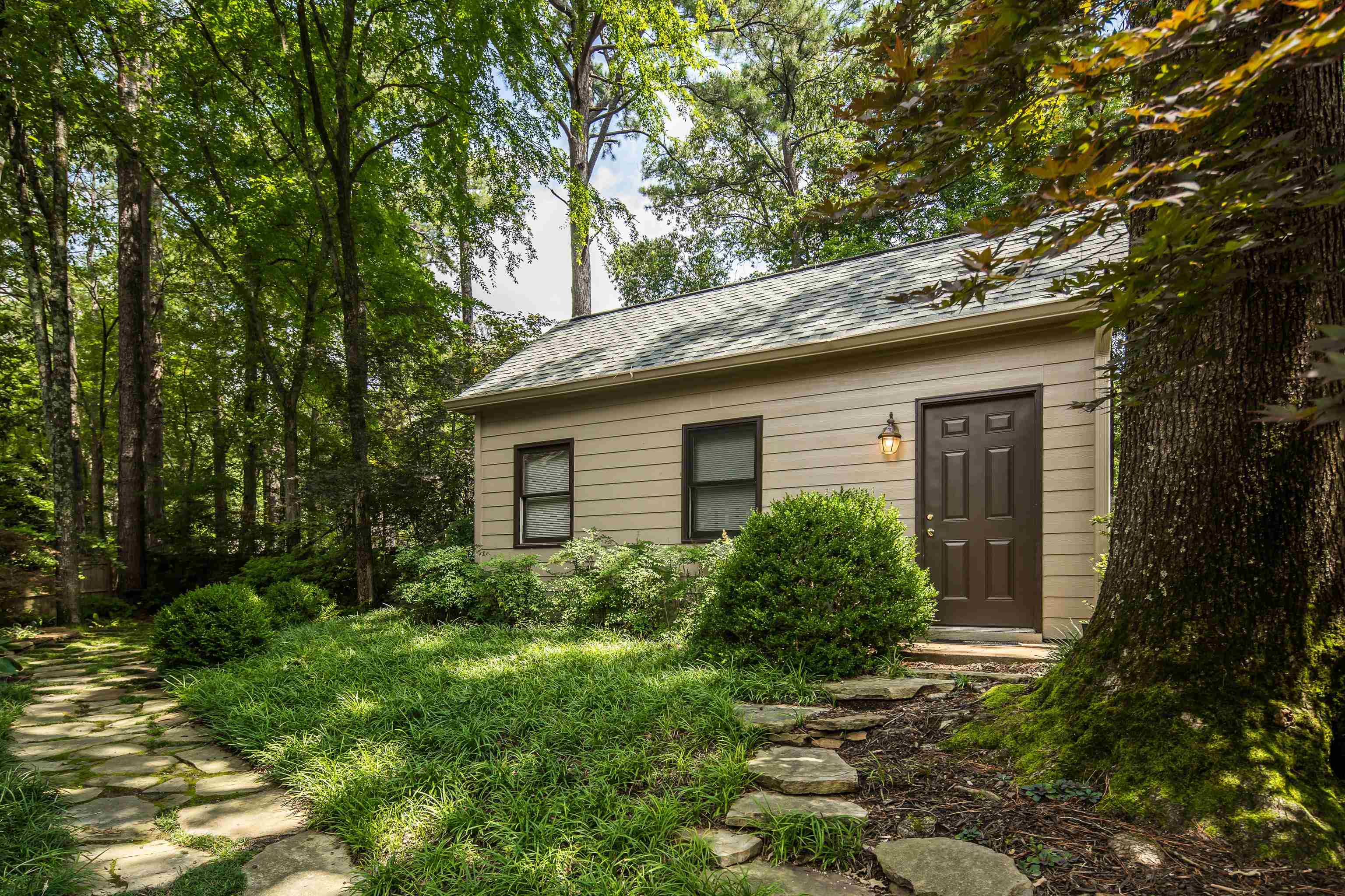 8494 WOODLANE DR