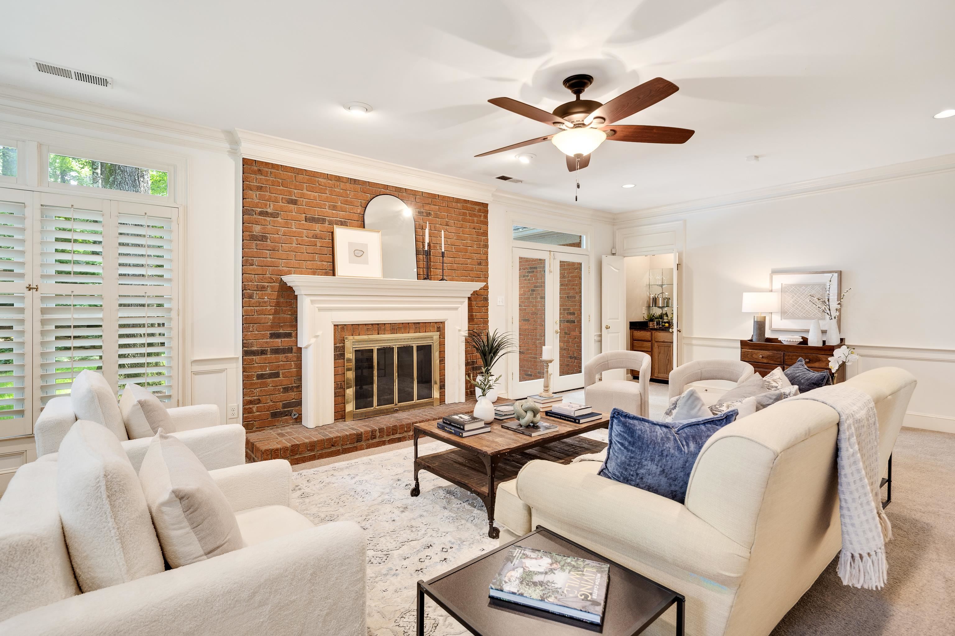 8494 WOODLANE DR