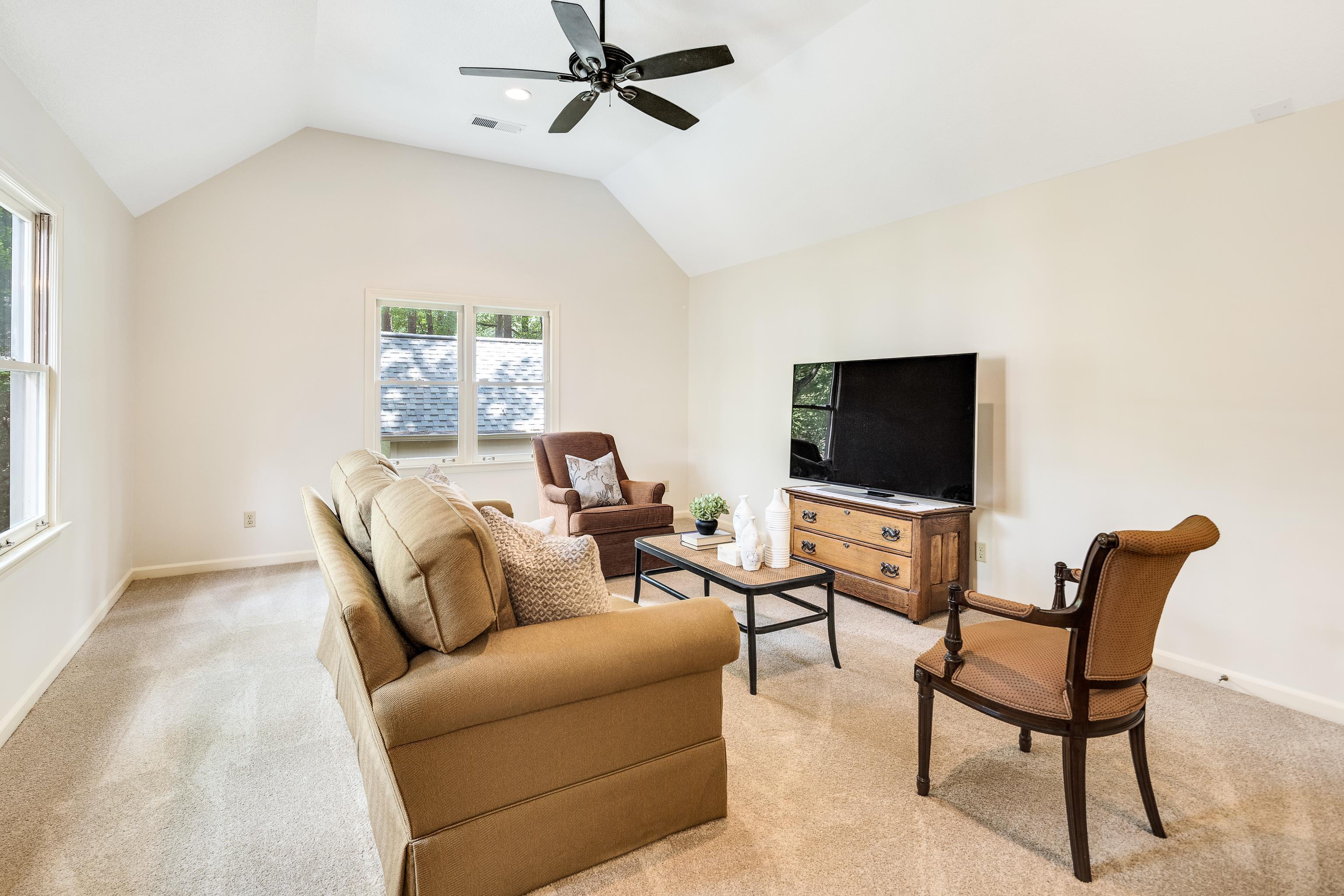 8494 WOODLANE DR
