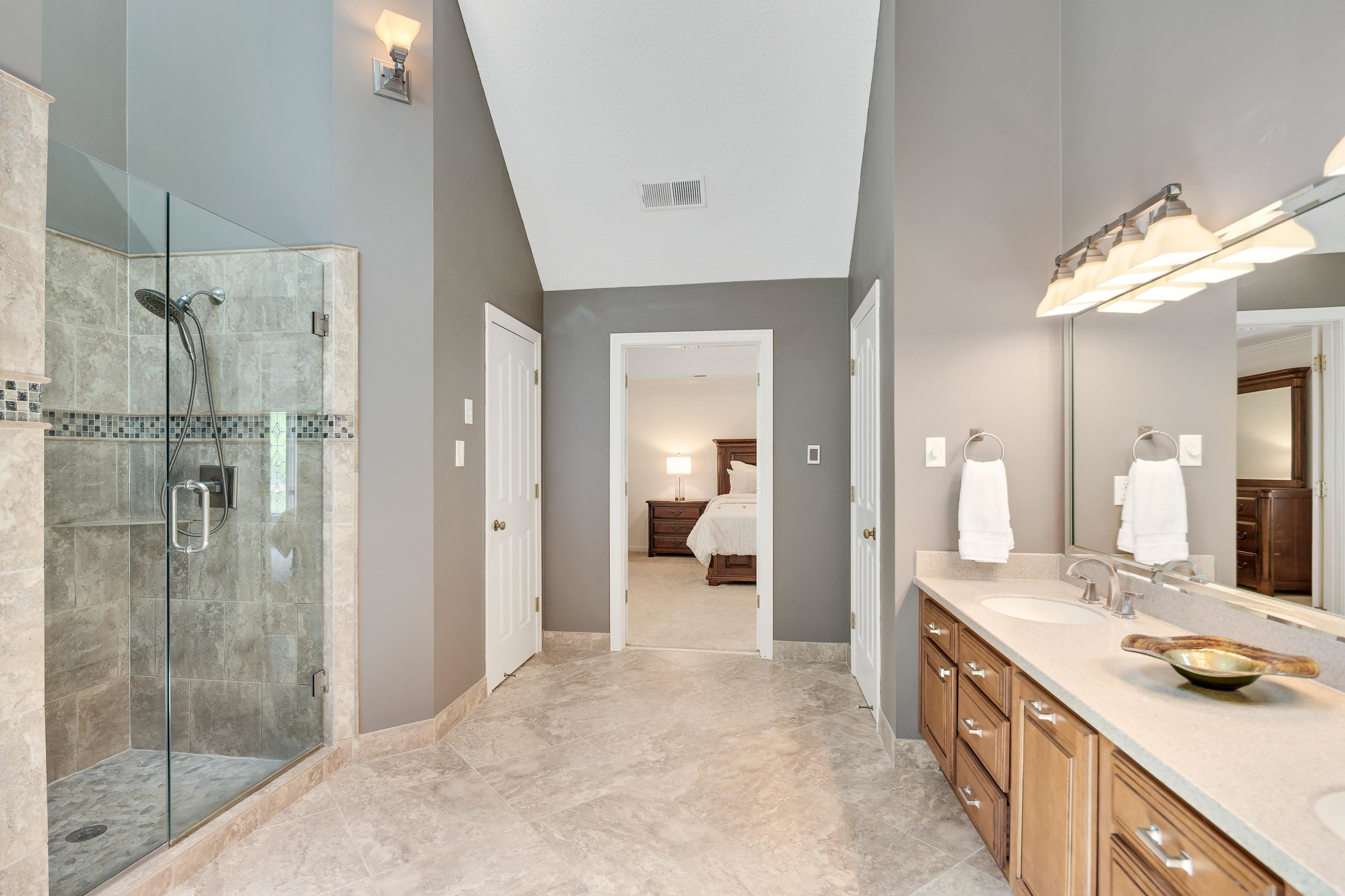 8494 WOODLANE DR