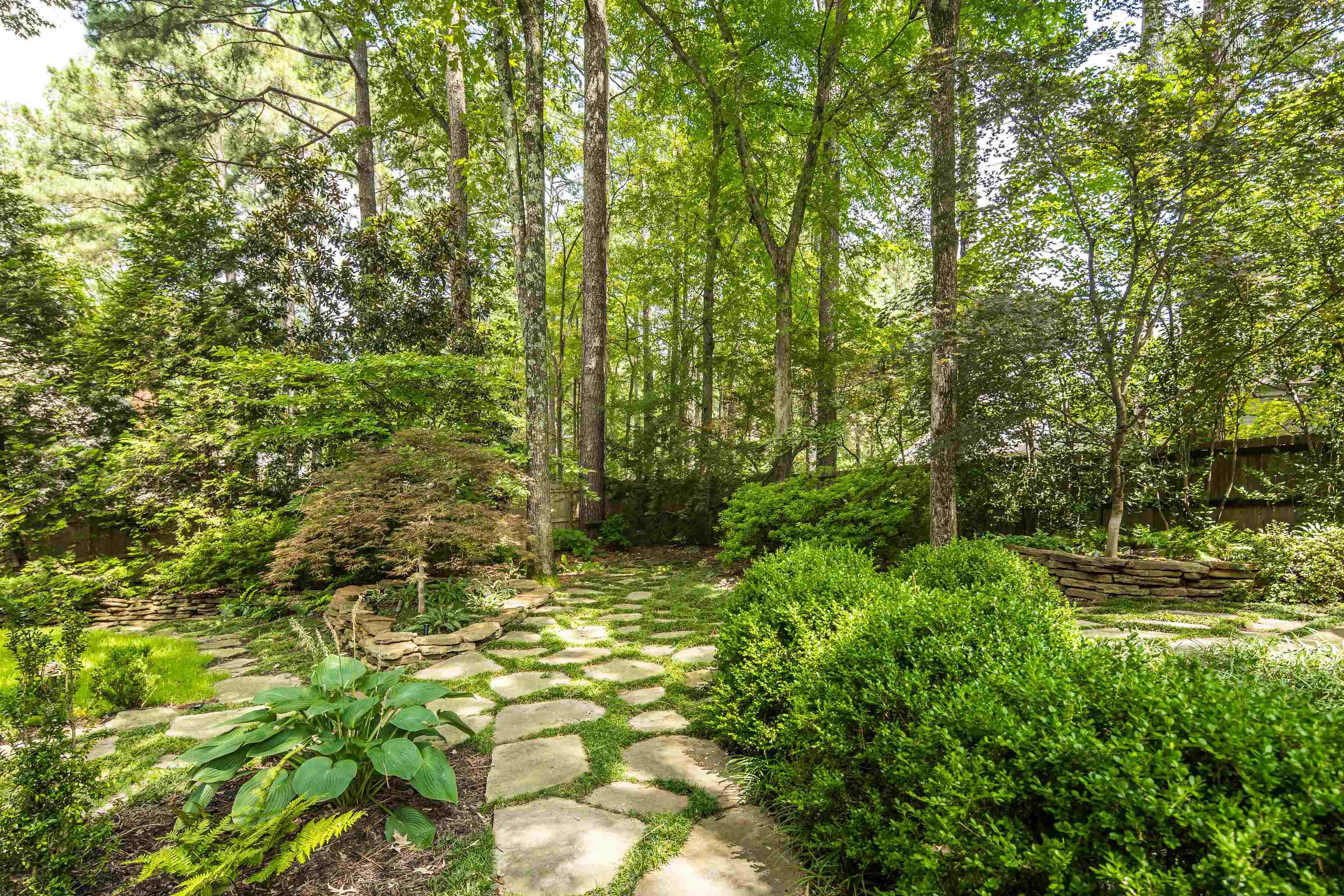 8494 WOODLANE DR
