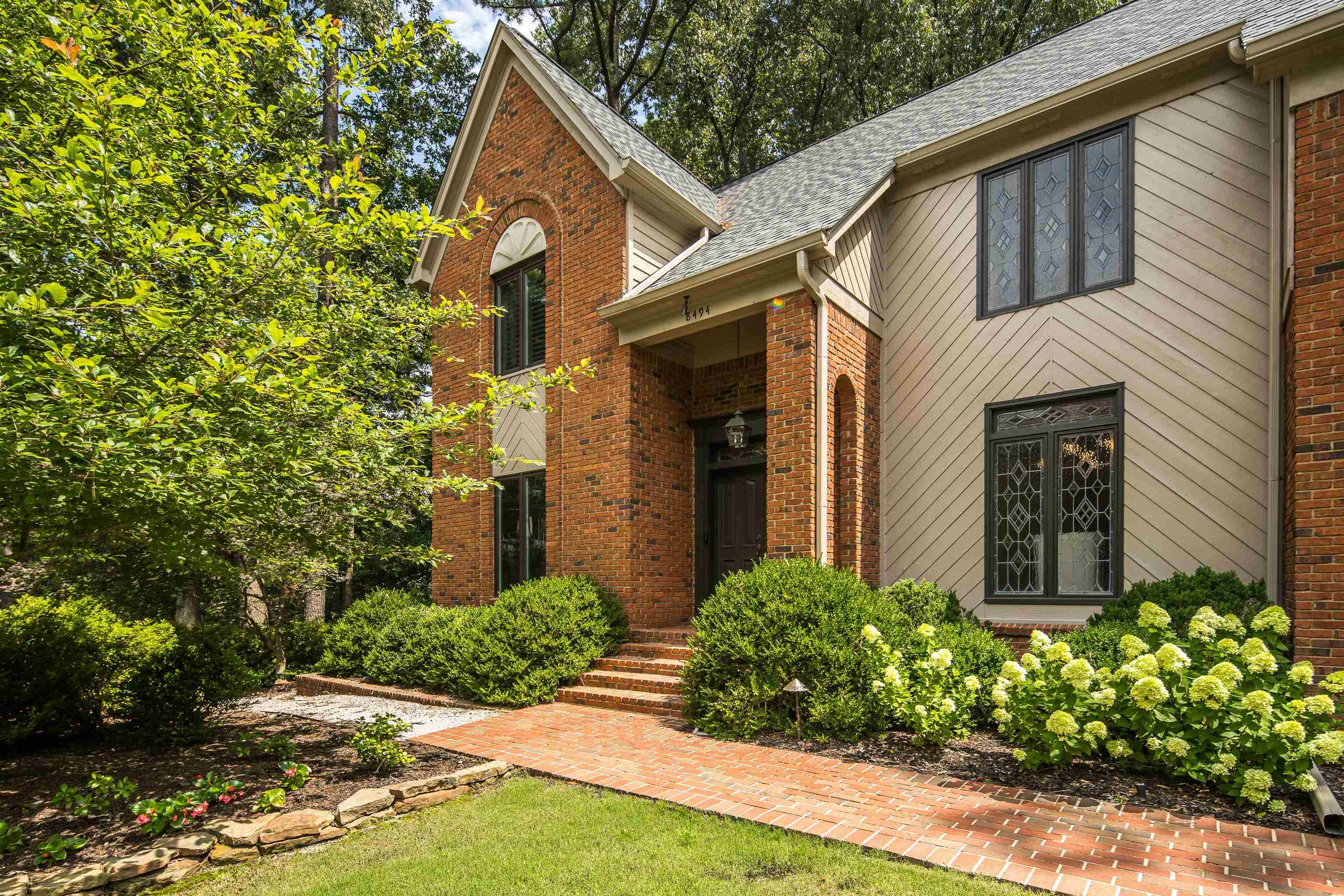 8494 WOODLANE DR