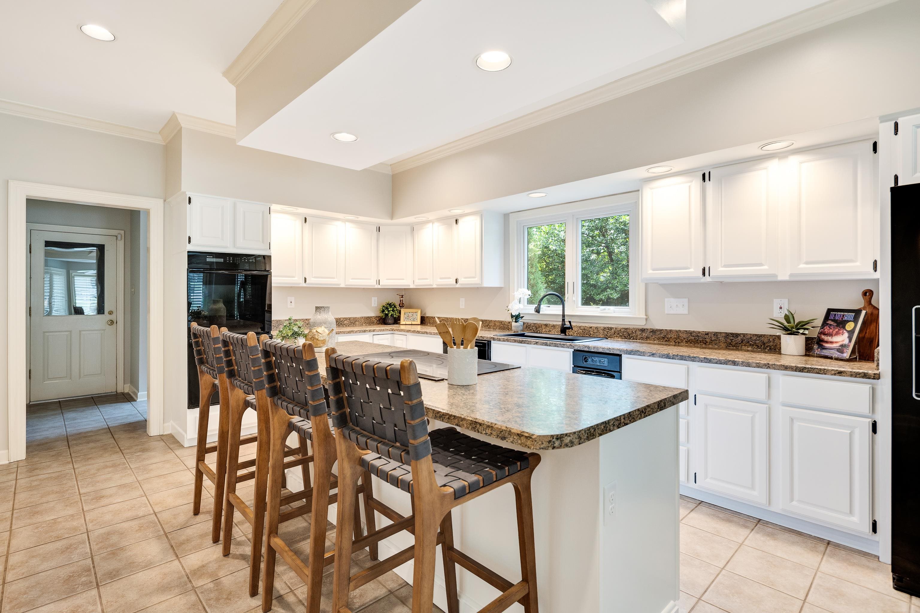 8494 WOODLANE DR