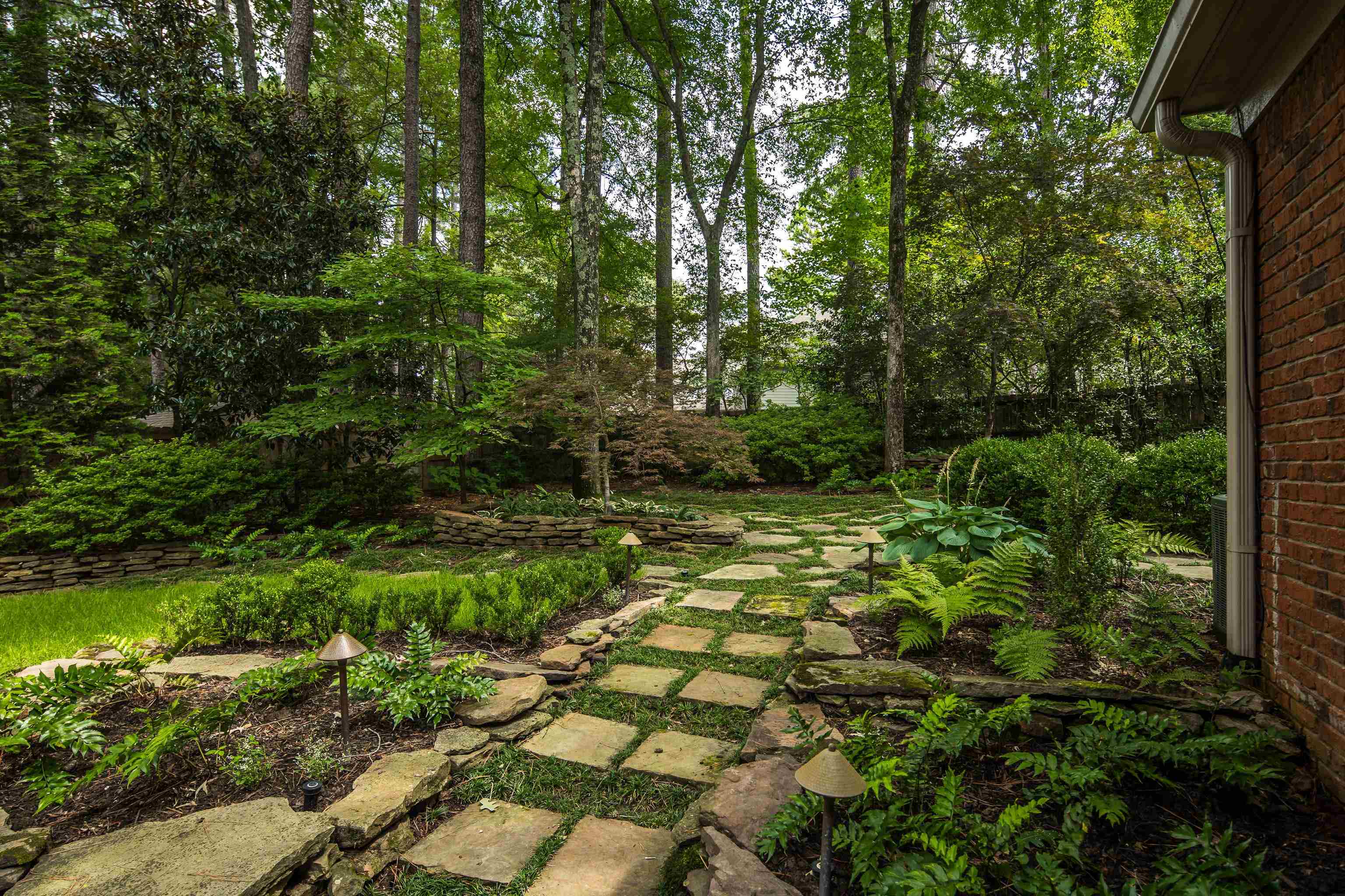 8494 WOODLANE DR