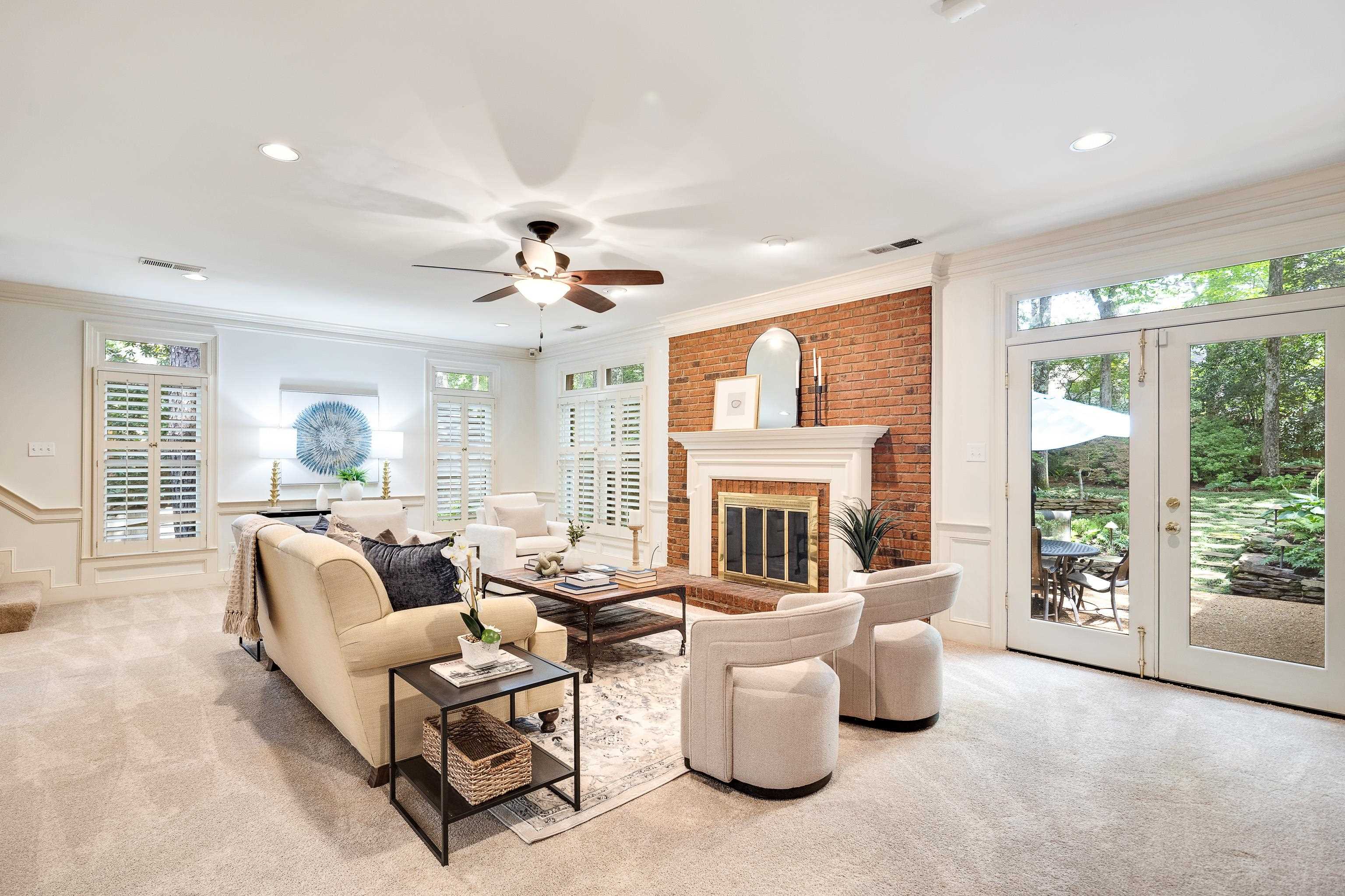 8494 WOODLANE DR