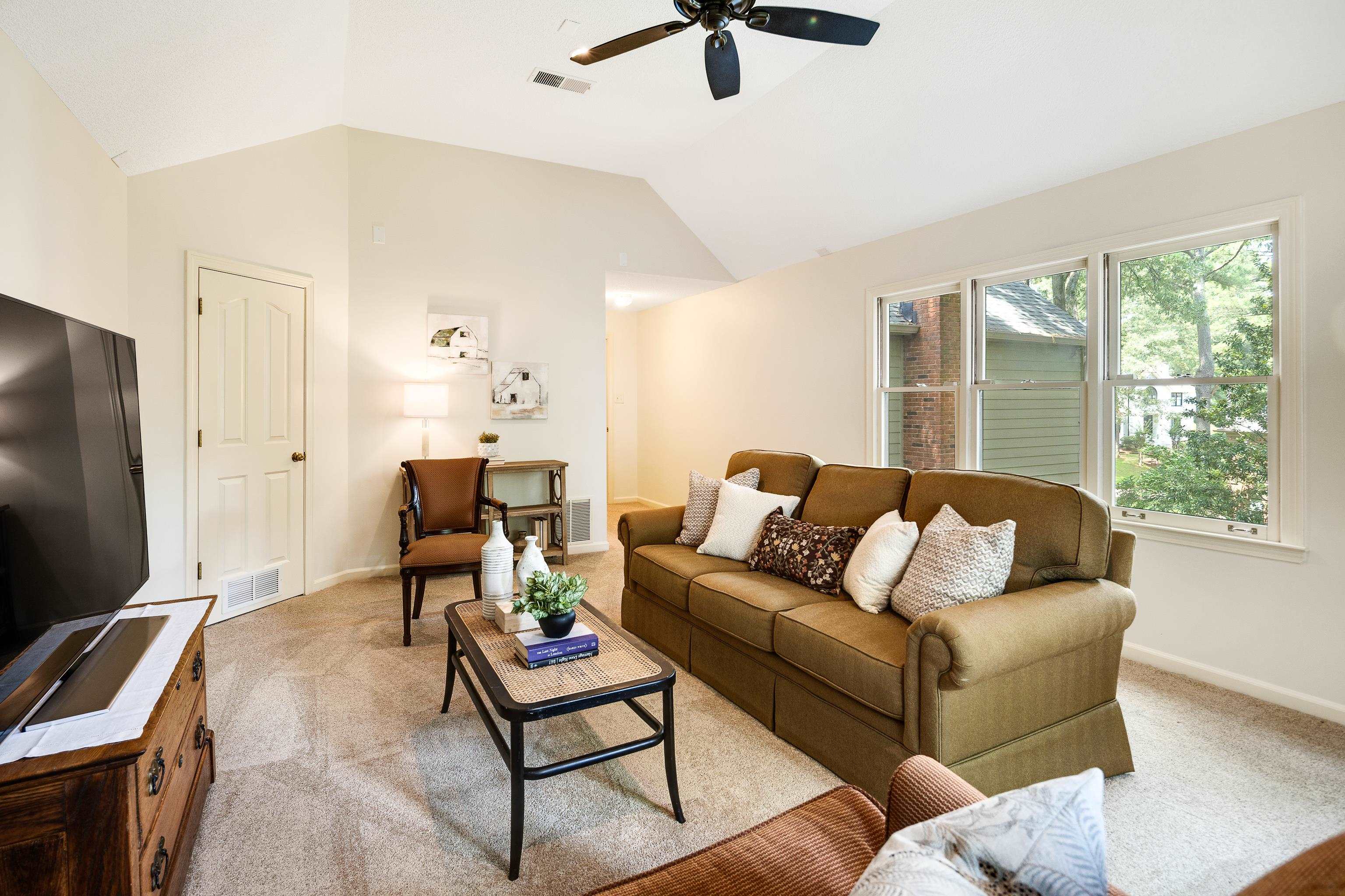 8494 WOODLANE DR