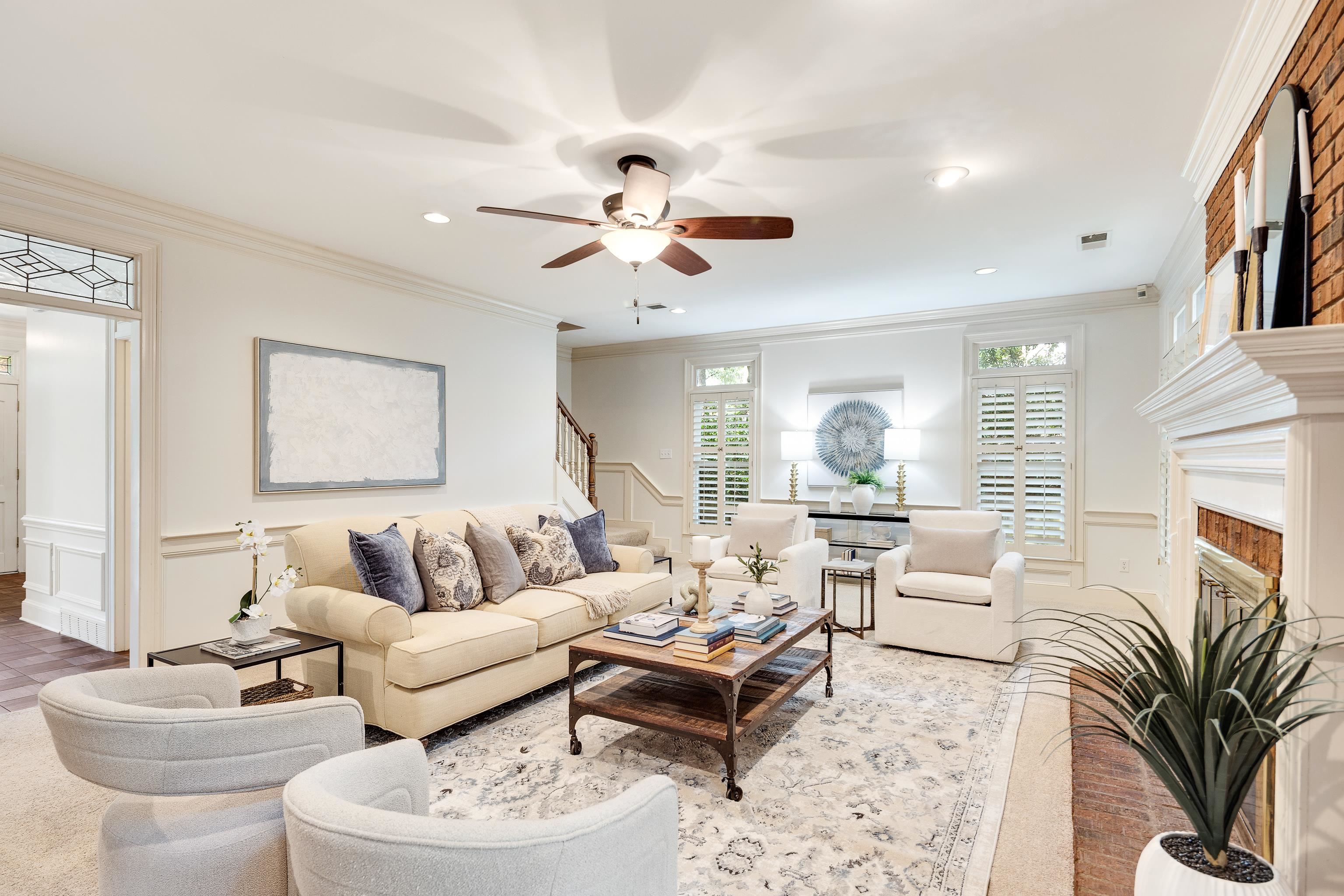 8494 WOODLANE DR