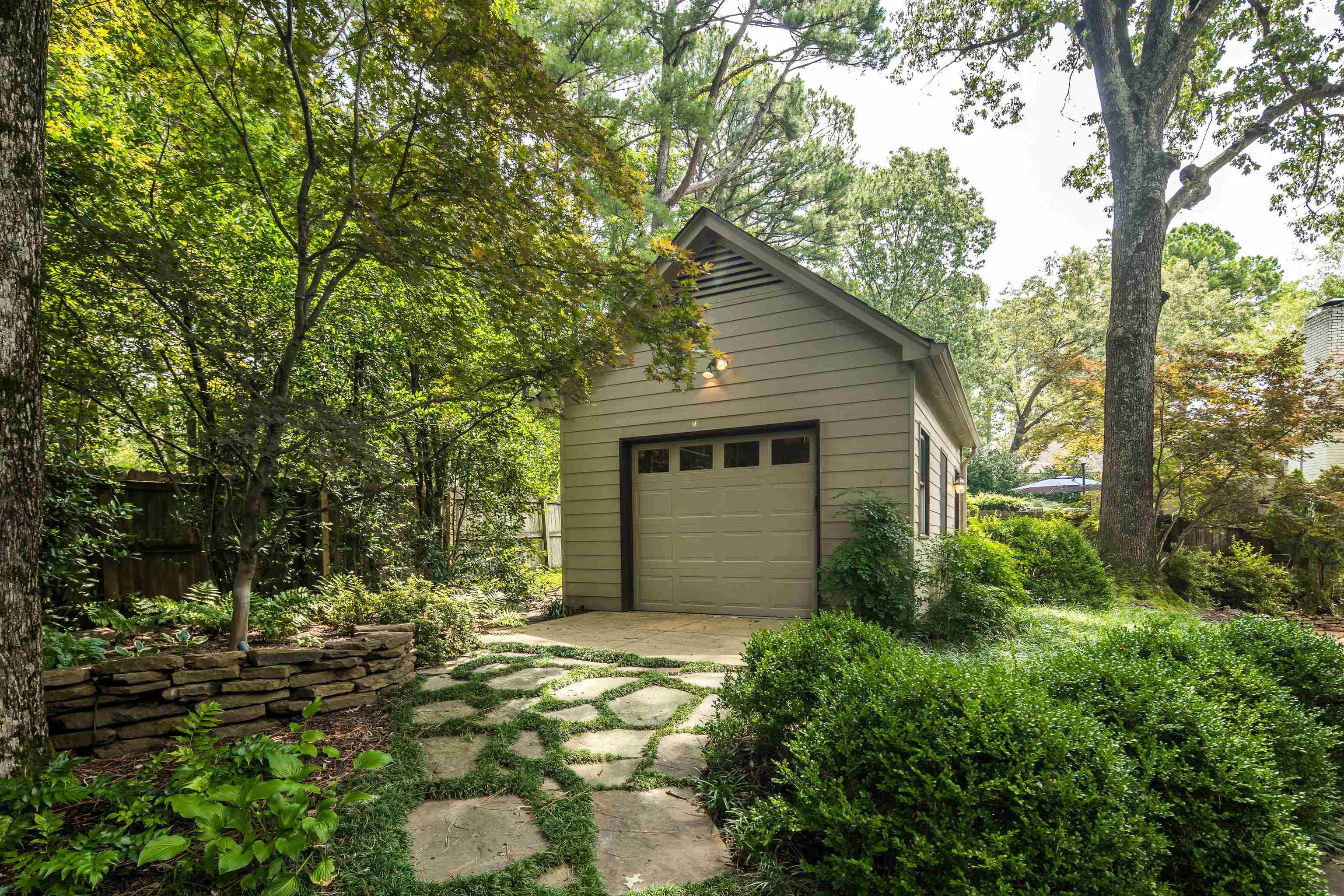 8494 WOODLANE DR