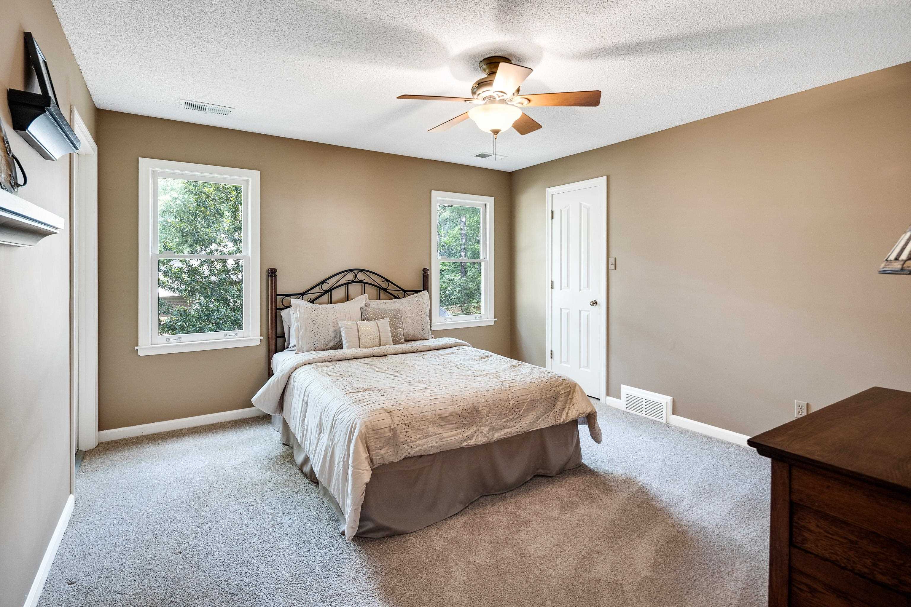 8494 WOODLANE DR