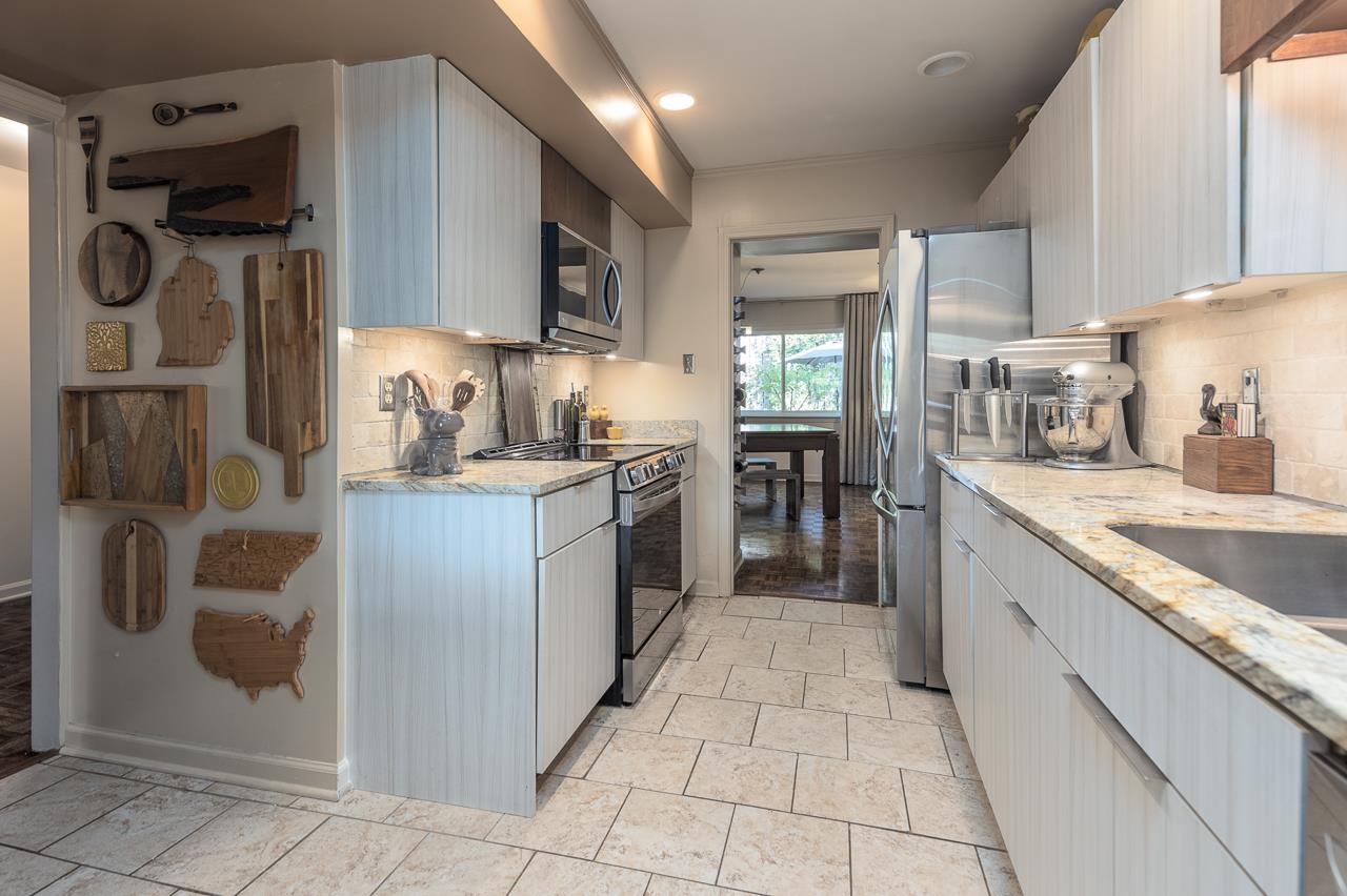 356 CLOVE DR