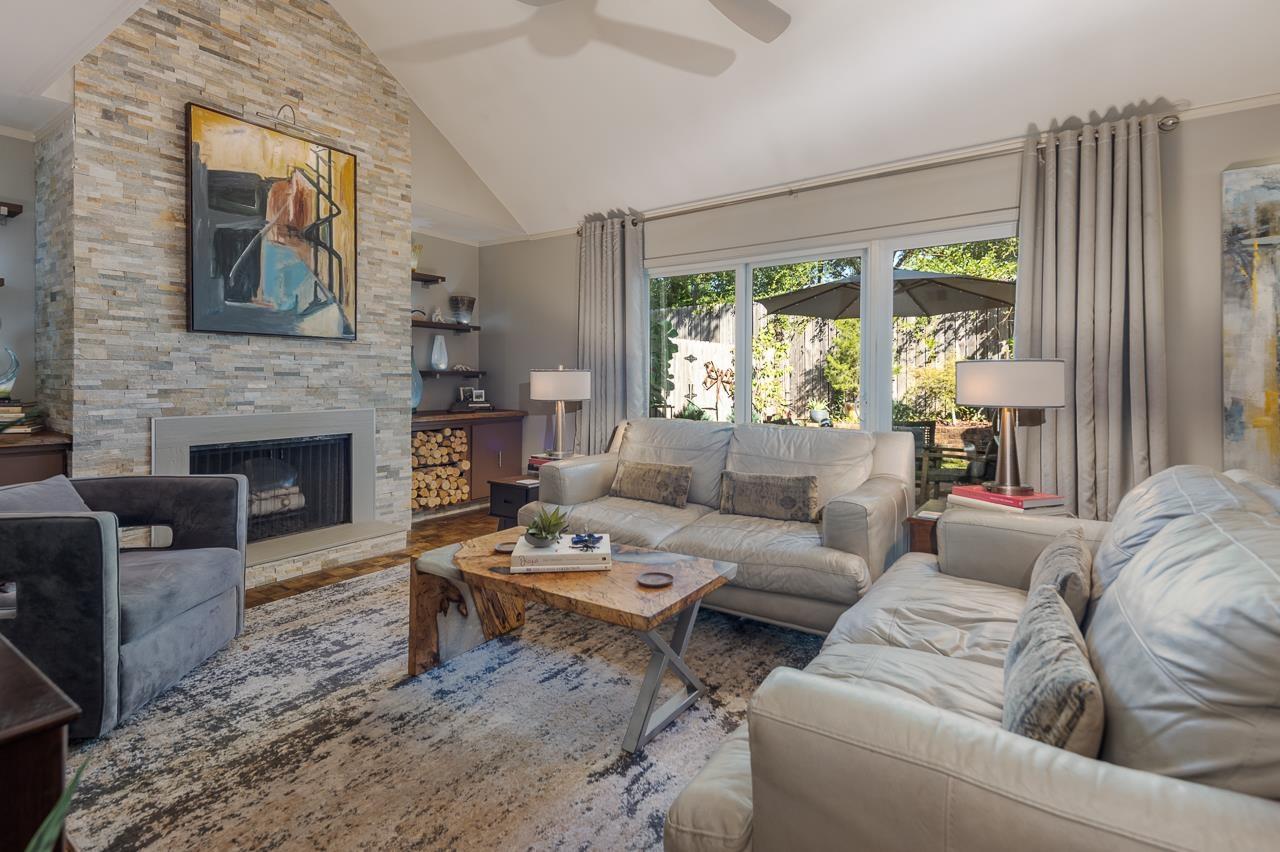 356 CLOVE DR