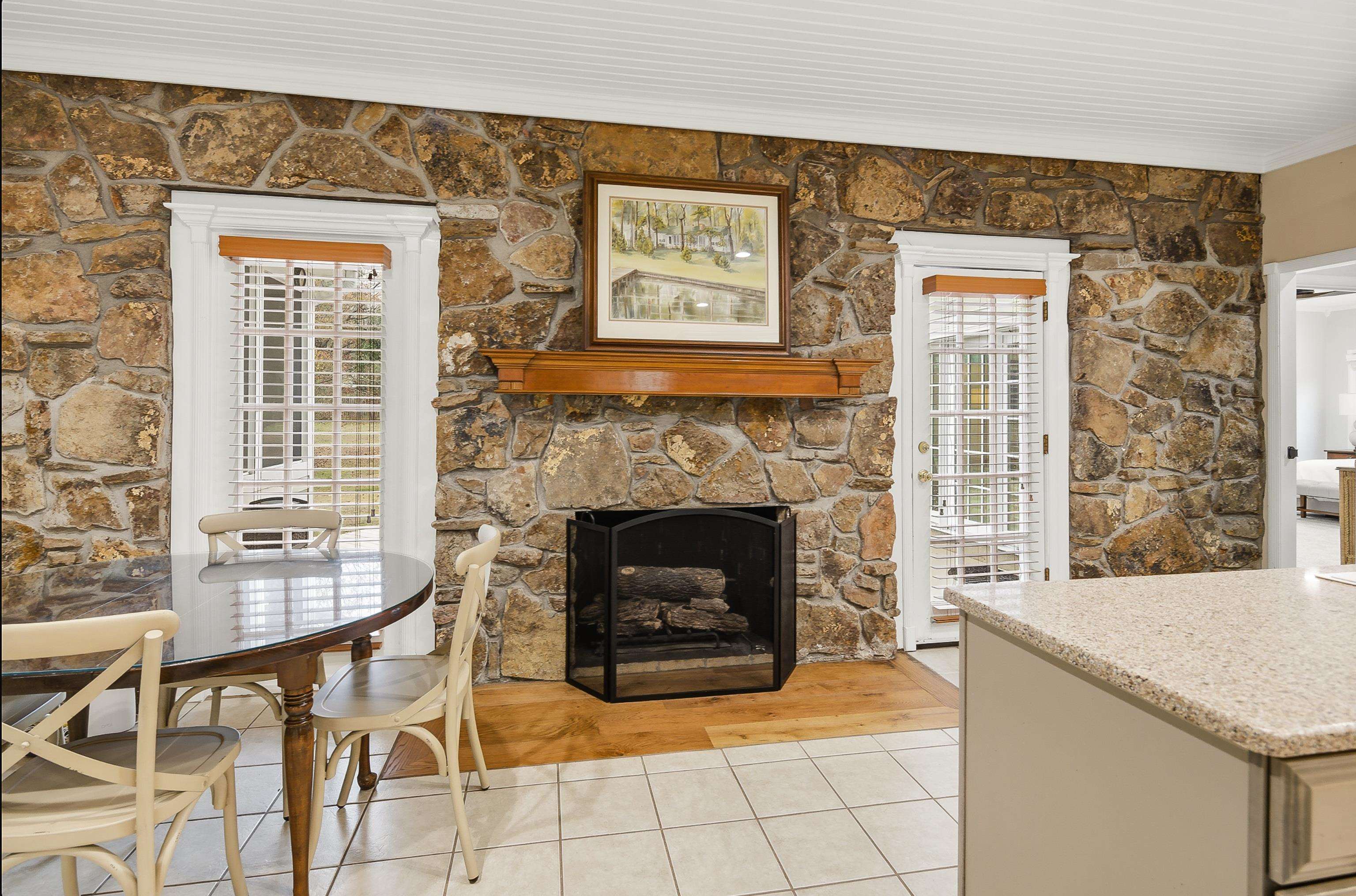 3056 COUNTRY PLACE DR W