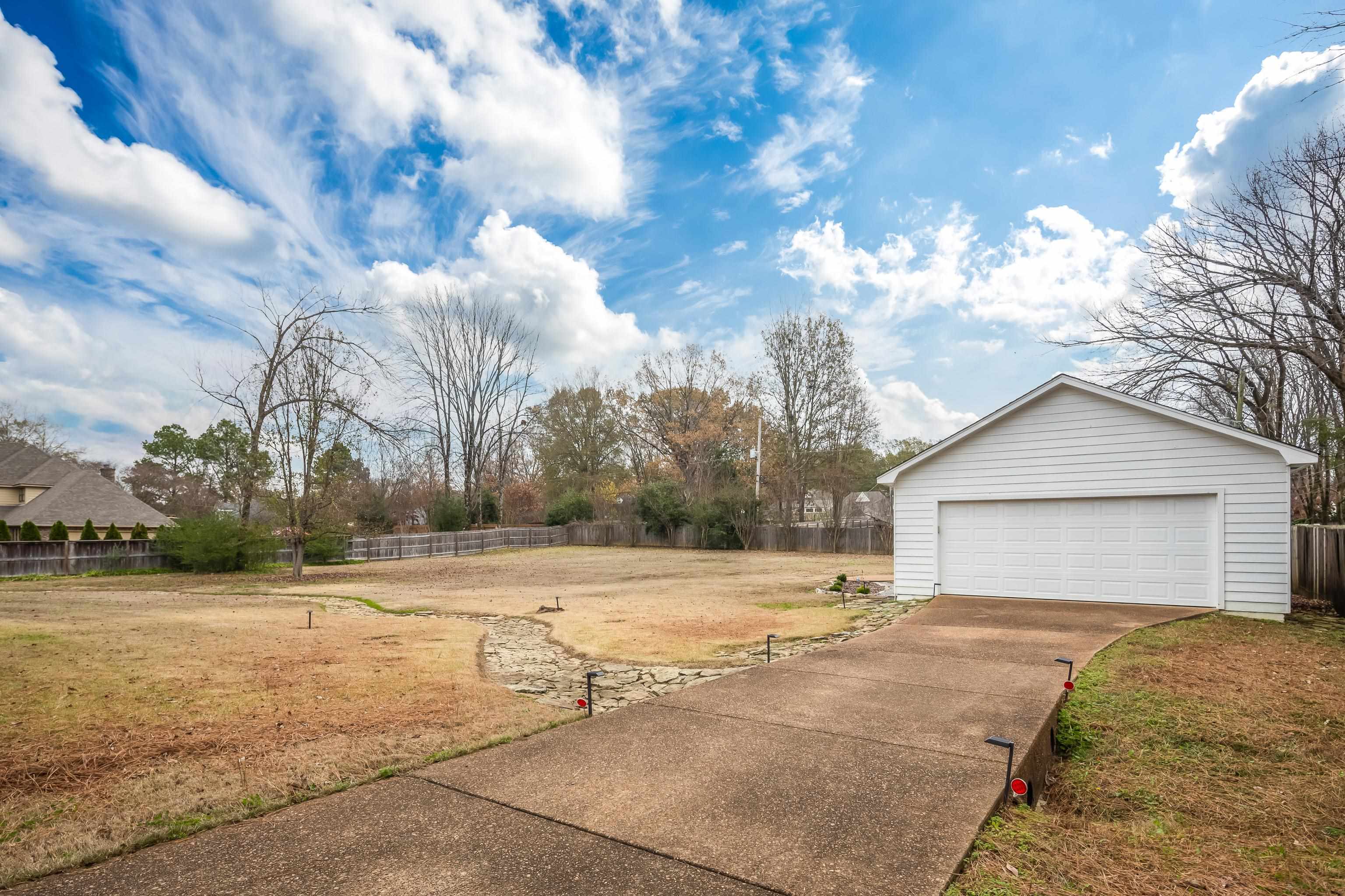 3056 COUNTRY PLACE DR W