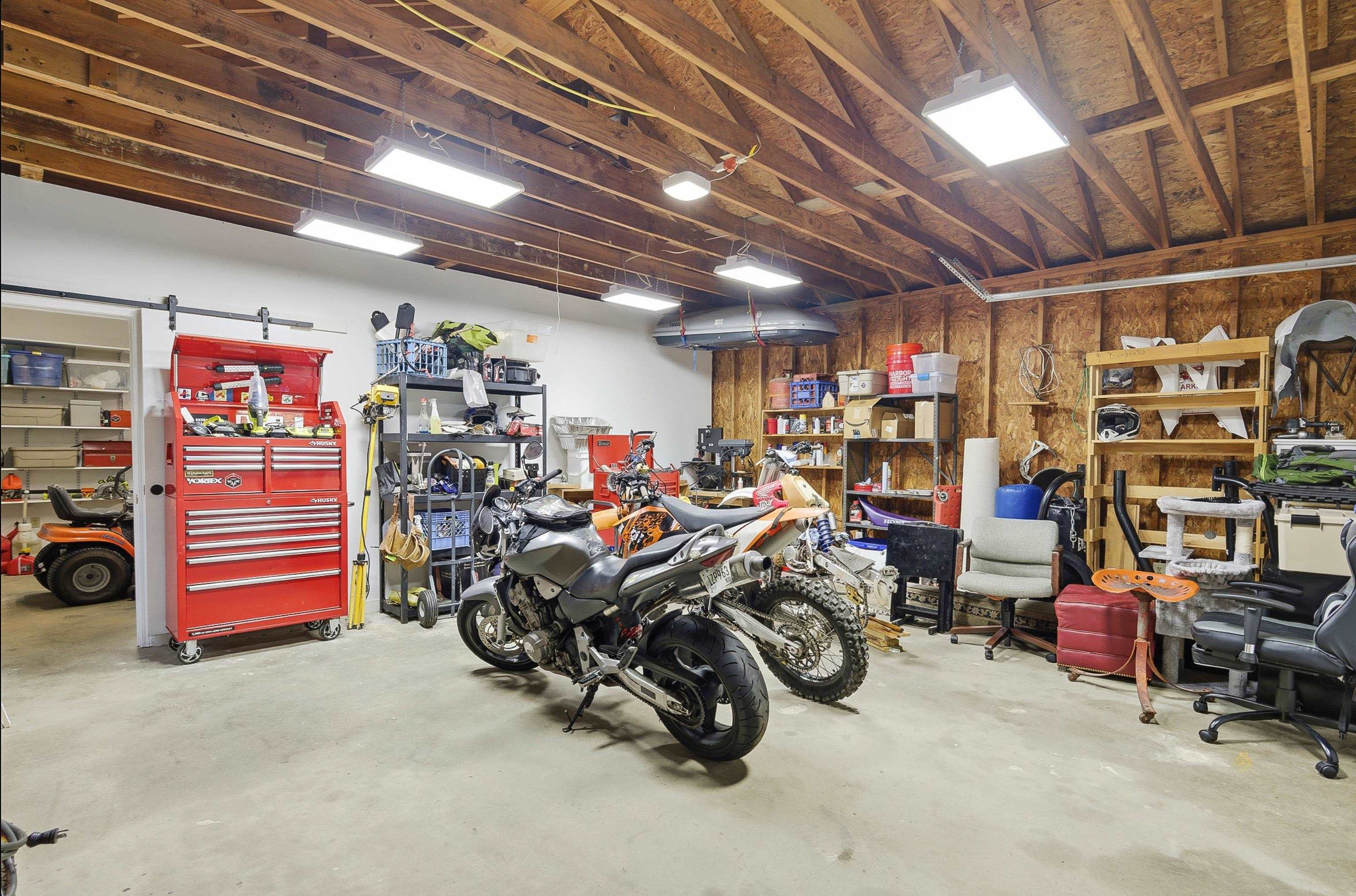 3056 COUNTRY PLACE DR W