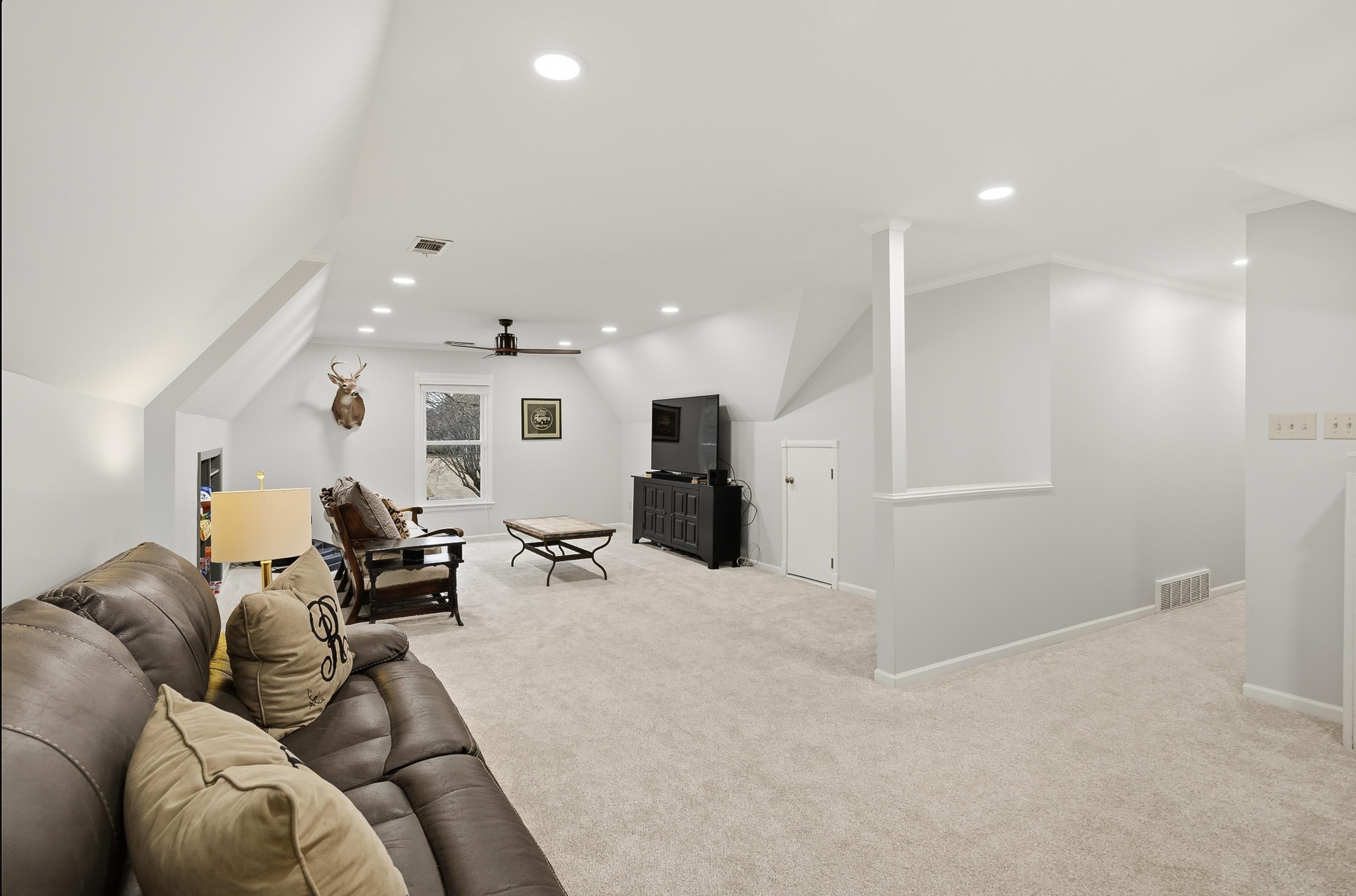 3056 COUNTRY PLACE DR W