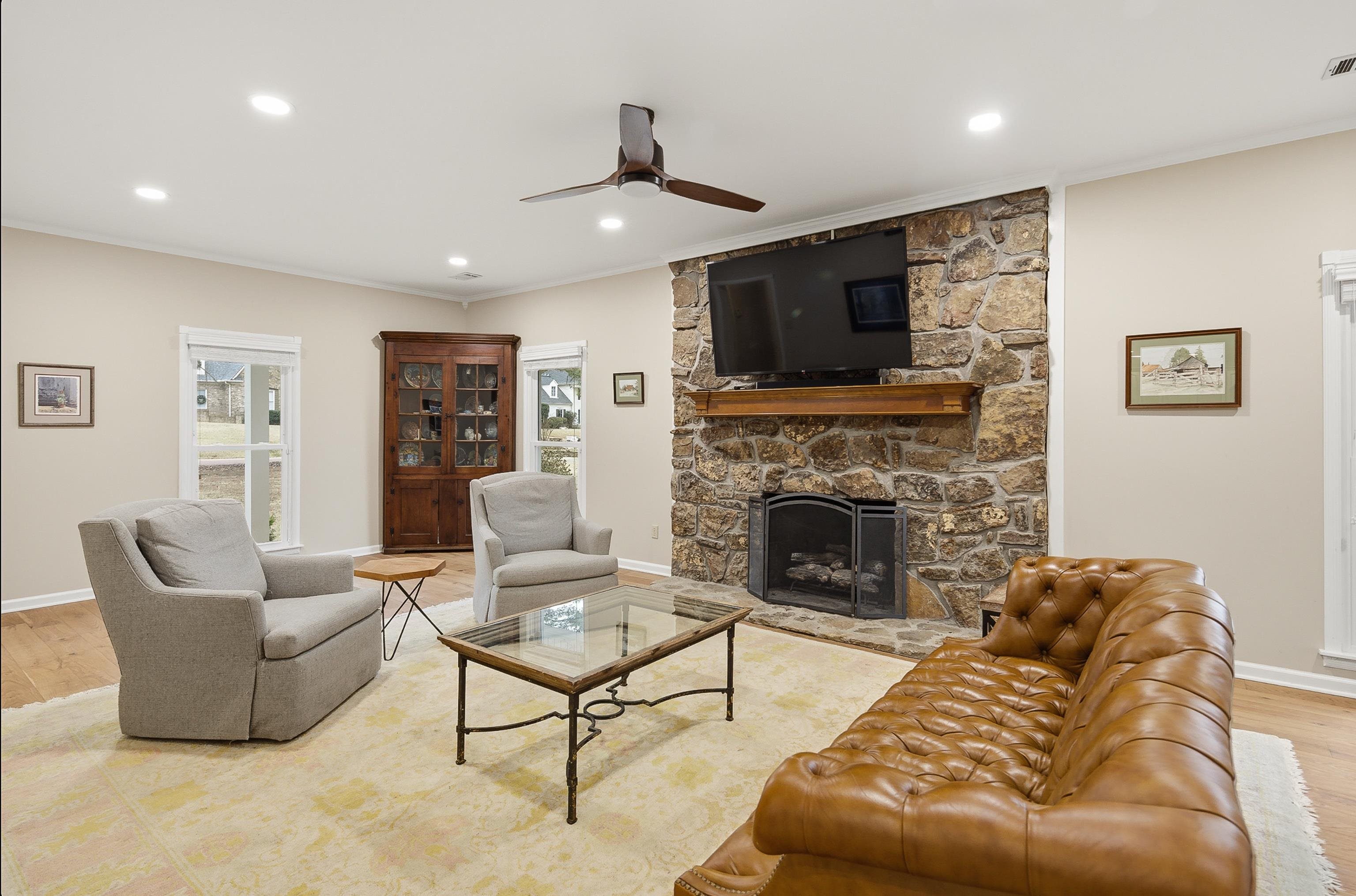 3056 COUNTRY PLACE DR W