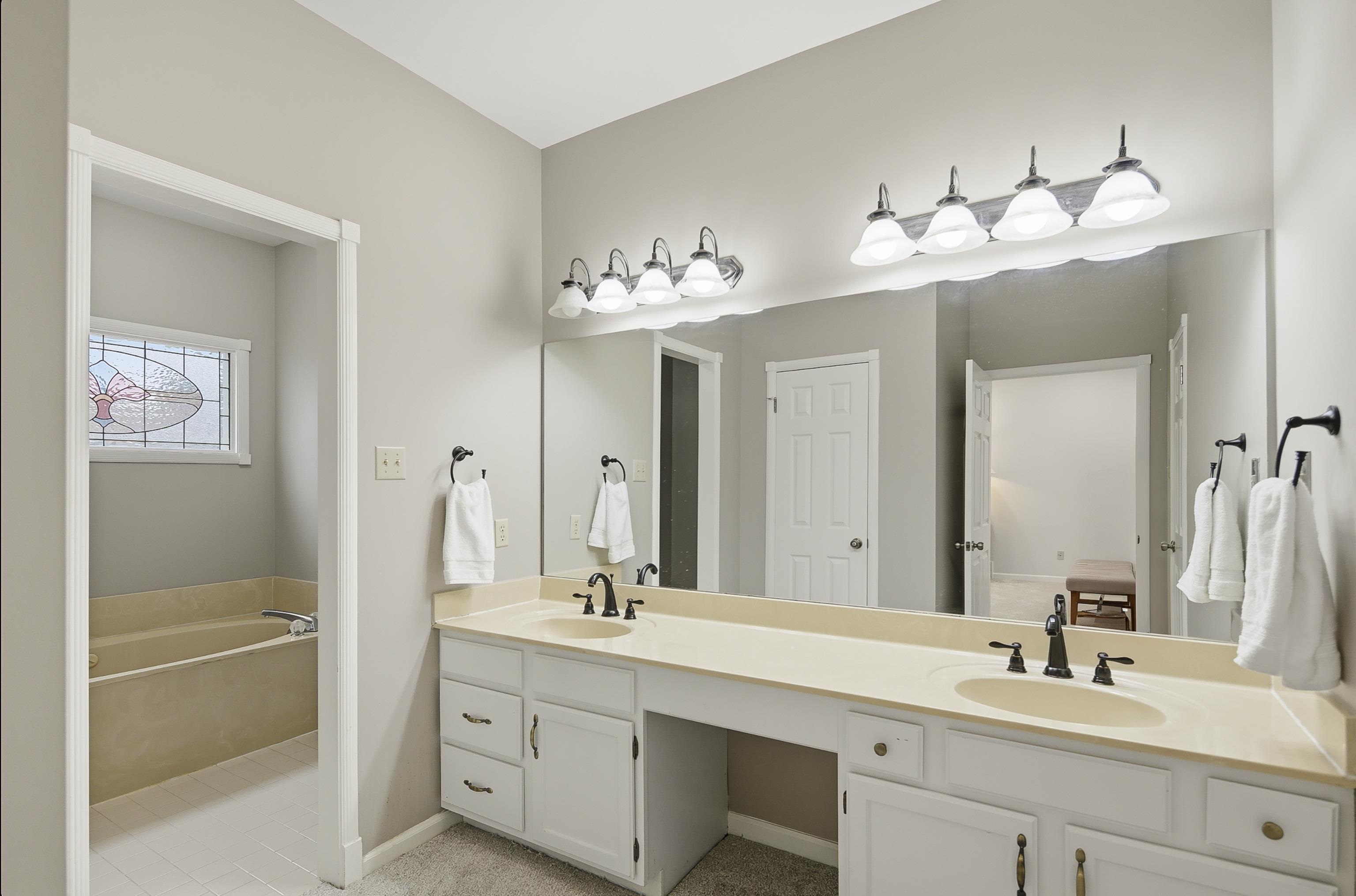 3056 COUNTRY PLACE DR W