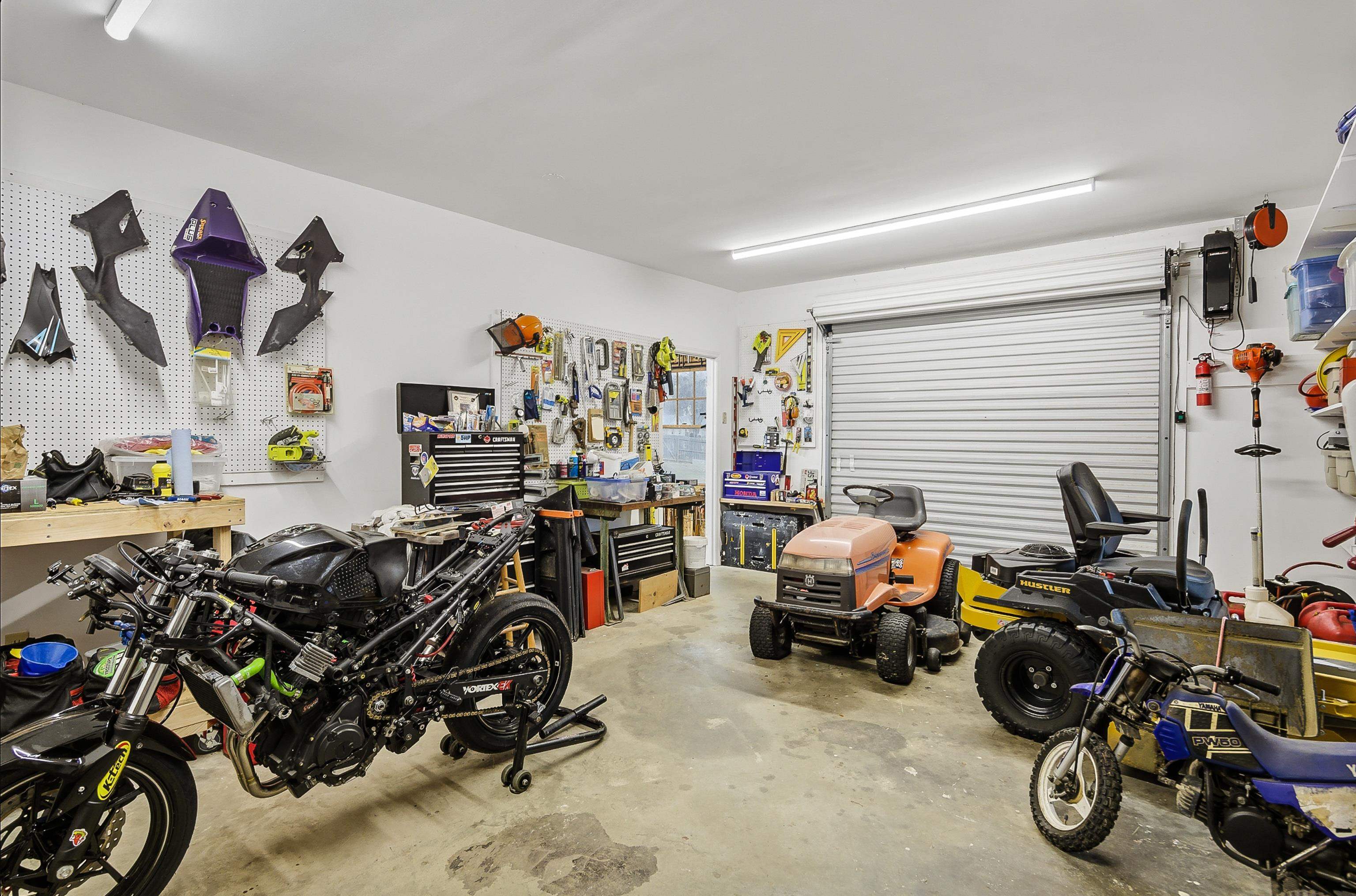 3056 COUNTRY PLACE DR W