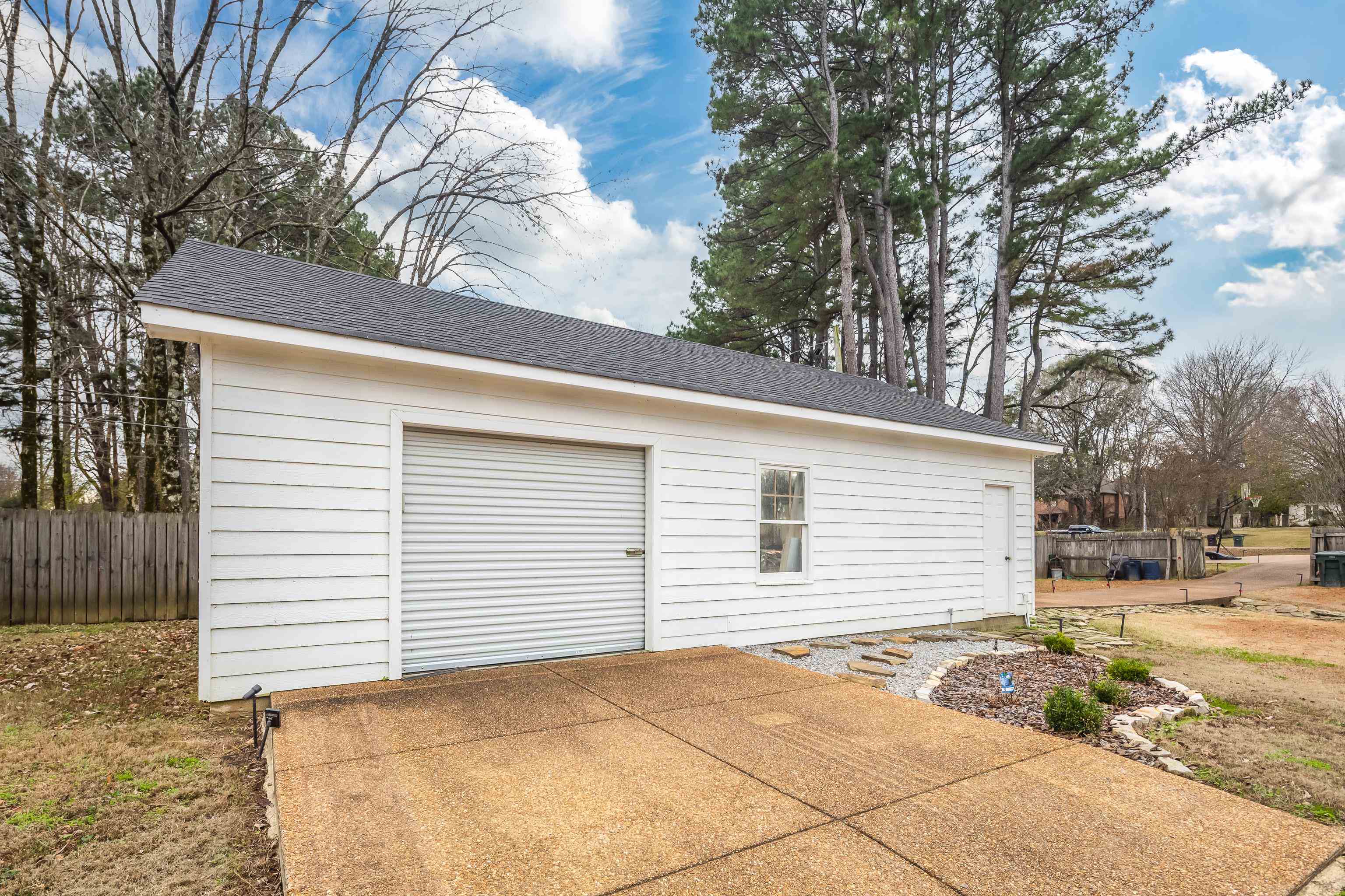 3056 COUNTRY PLACE DR W