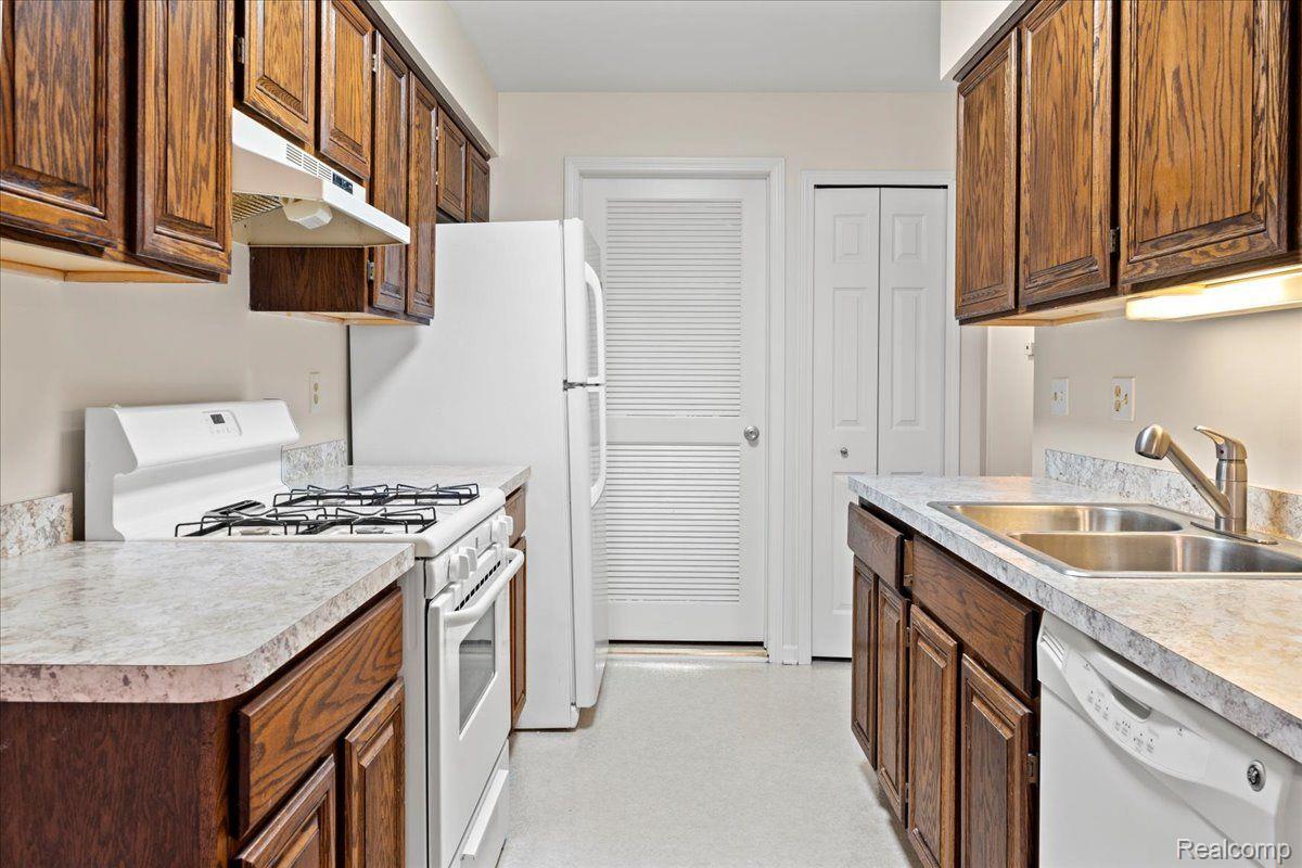 37447 STONEGATE Circle