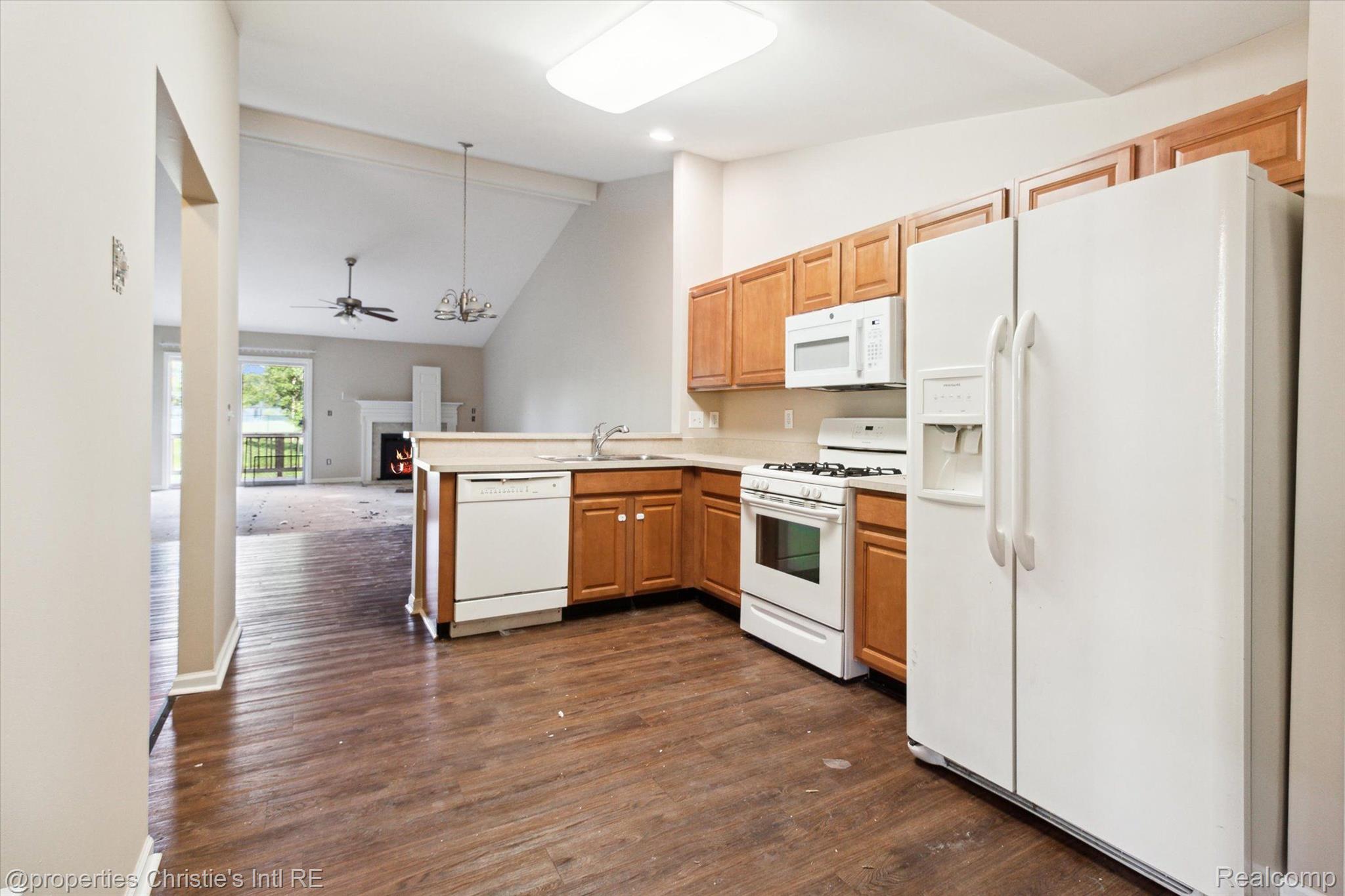 22837 WOODCREEK Drive