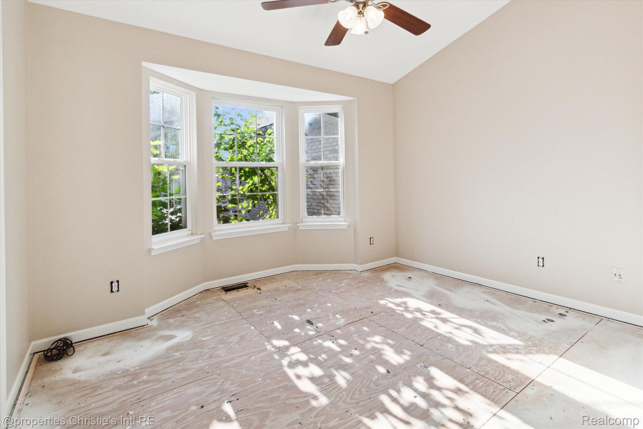 22837 WOODCREEK Drive