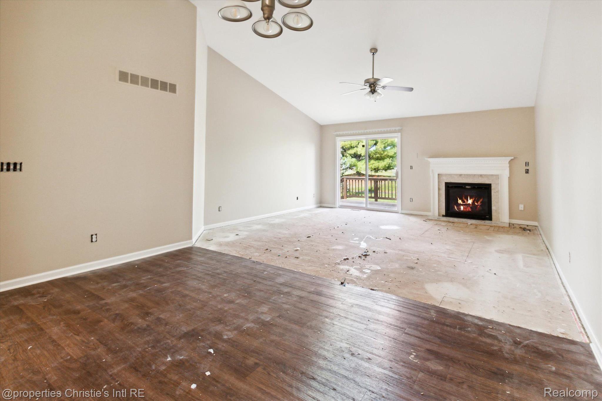 22837 WOODCREEK Drive