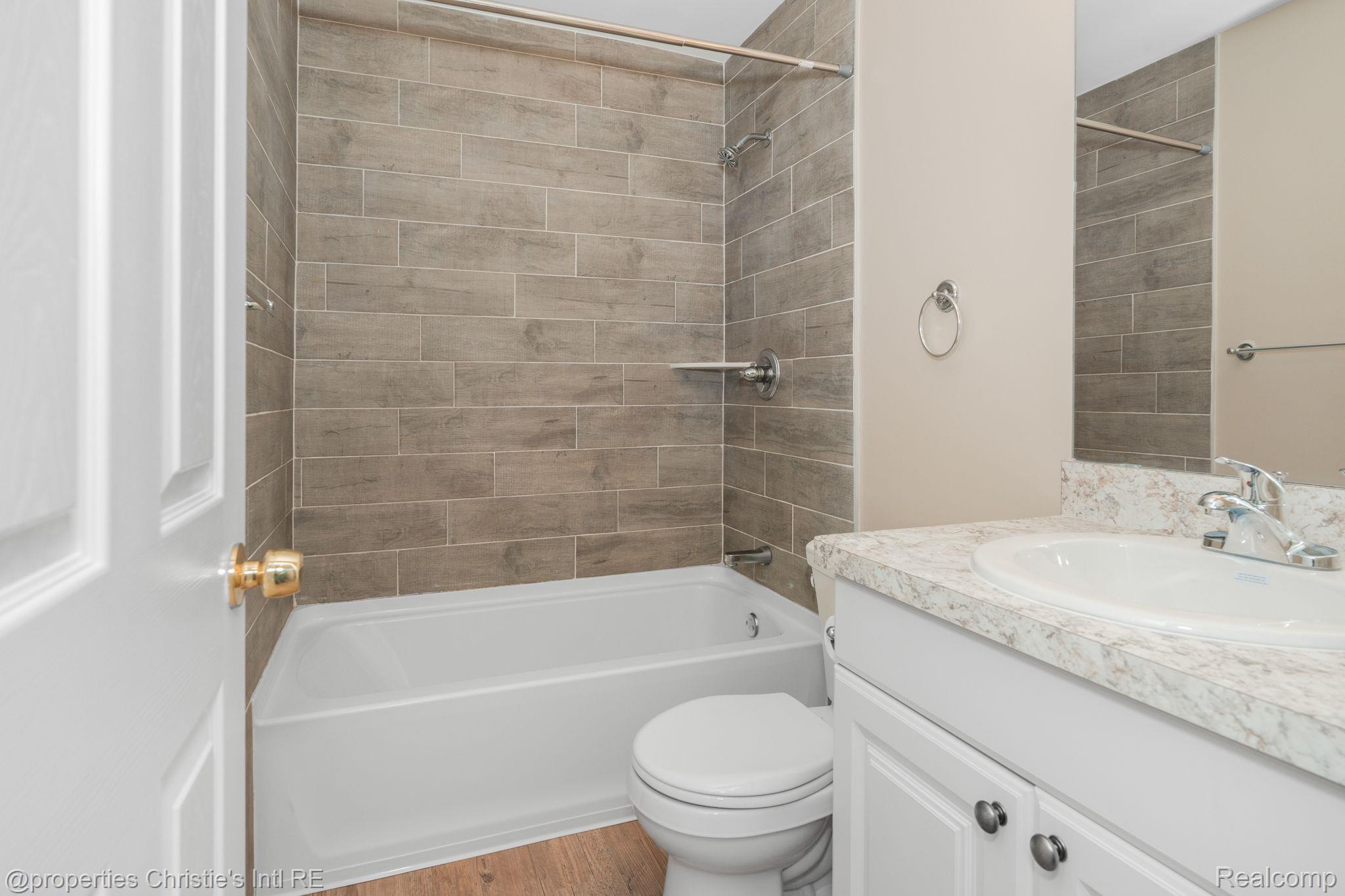 33829 PONDVIEW Circle