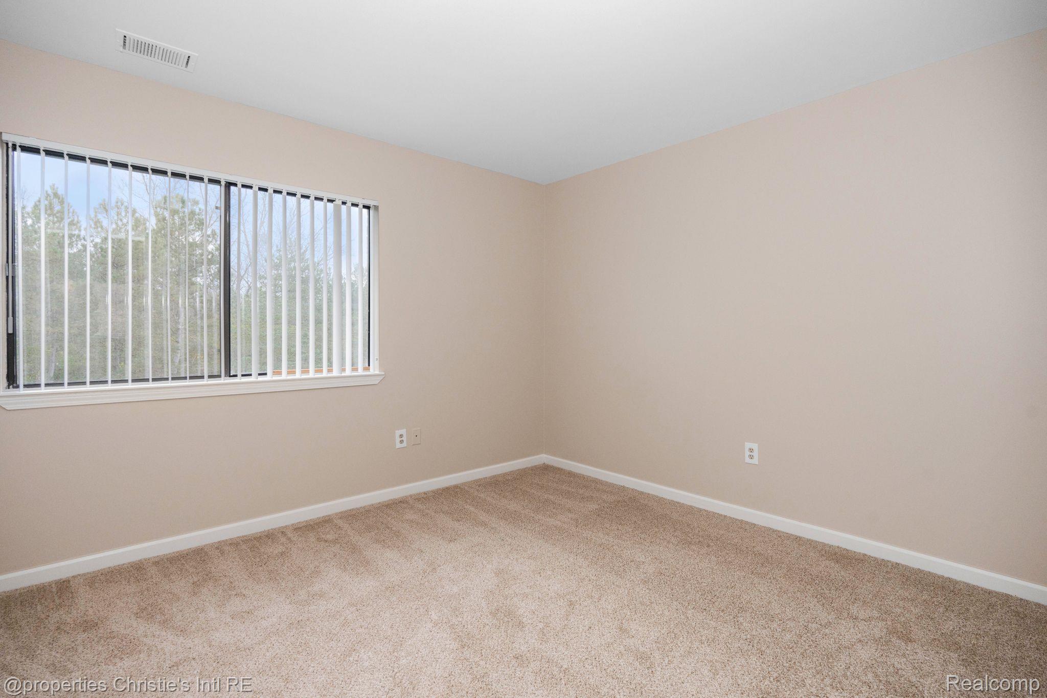 33829 PONDVIEW Circle