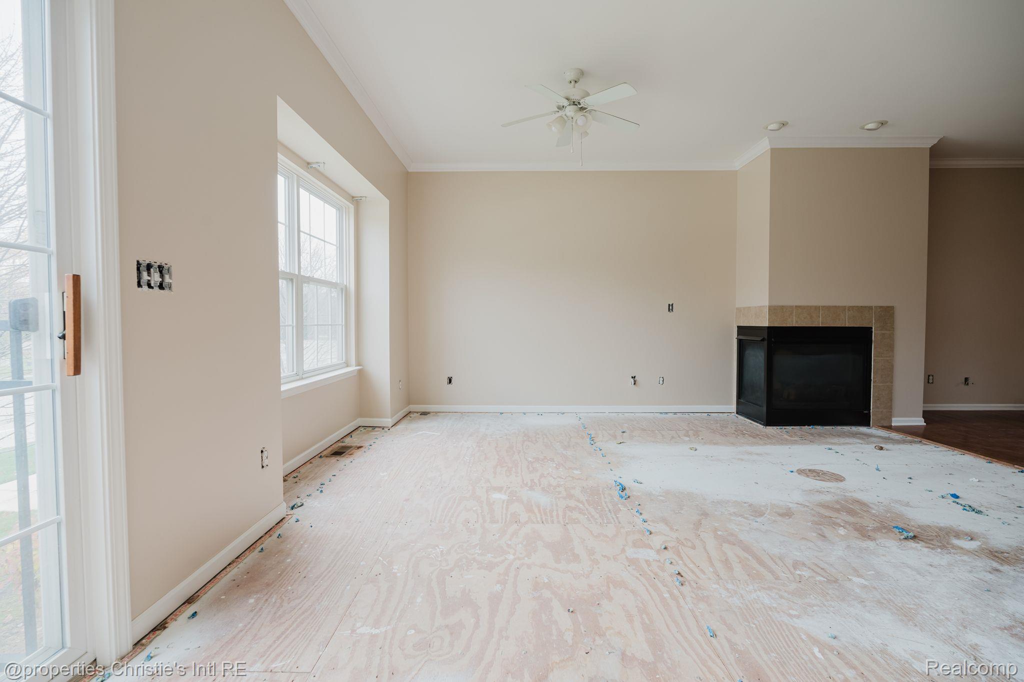 22017 PARKVIEW Drive